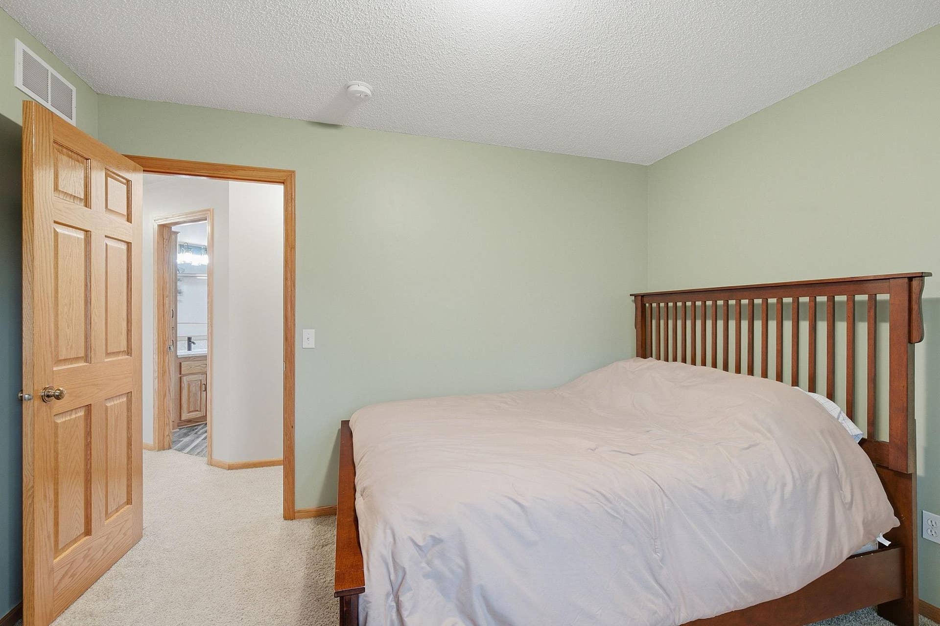 6149 384th Lane, North Branch, MN 55056 21-web-or-mls-6149_384th_Ln_North_Branch_MN_0960.jpg