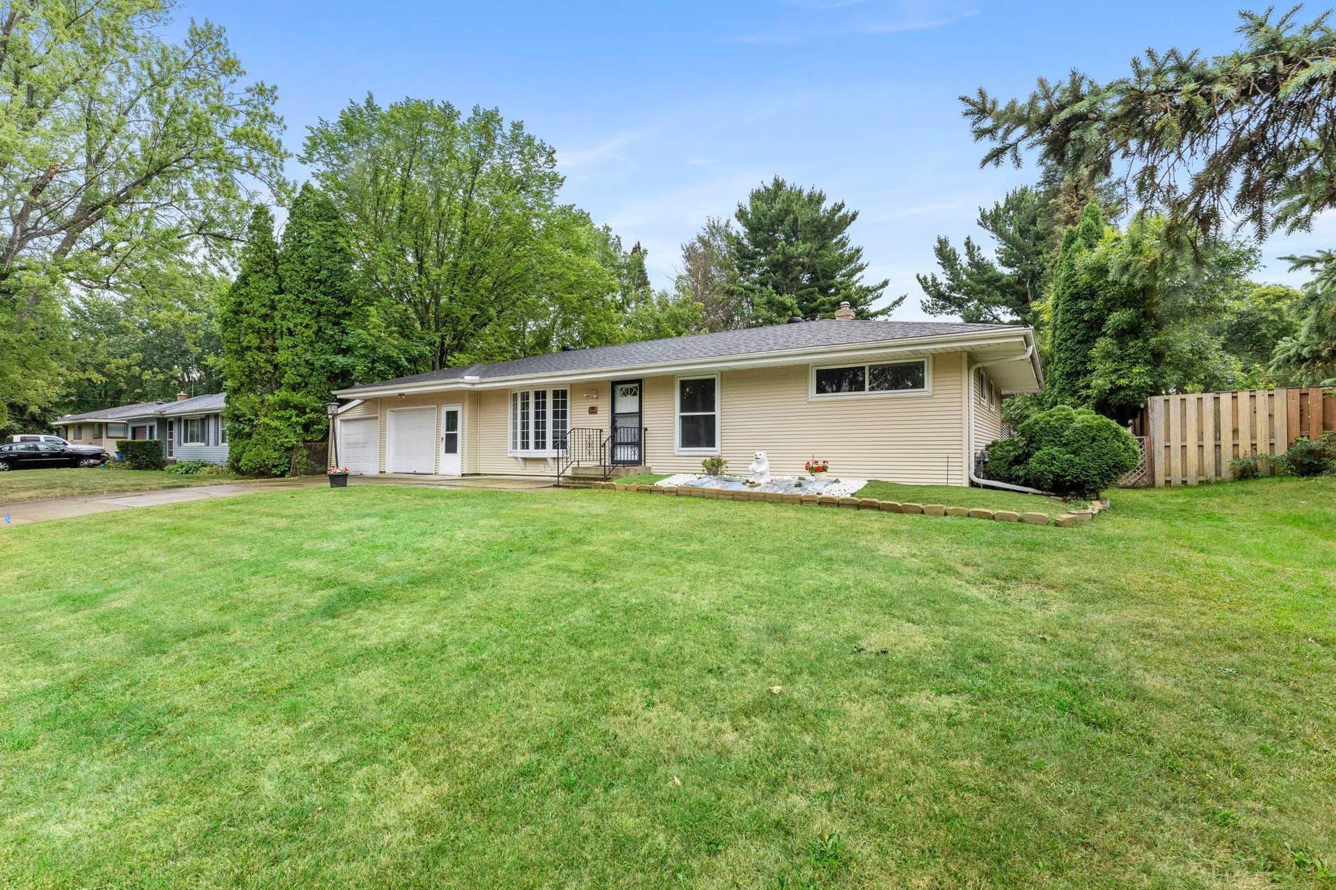 3907 Lakewood Avenue, White Bear Lake, MN 55110 2-web-or-mls-3907 Lakewood Ave-136.jpg