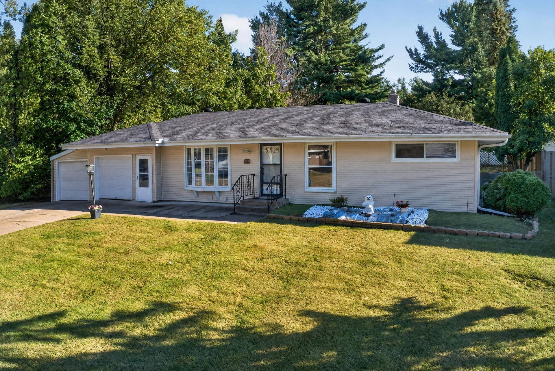 3907 Lakewood Avenue, White Bear Lake, MN 55110 8-web-or-mls-DJI_0580.jpg