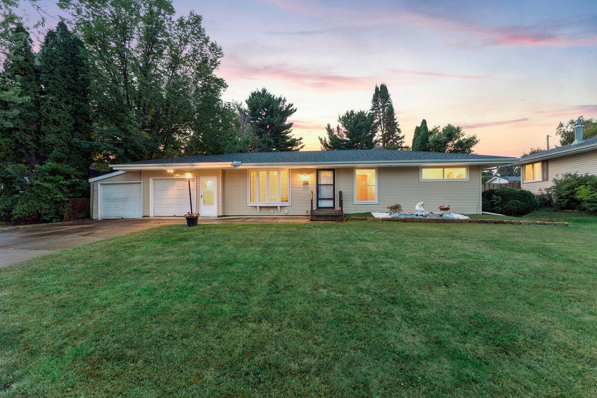 3907 Lakewood Avenue, White Bear Lake, MN 55110 1-web-or-mls-3907 Lakewood Ave-139_1.jpg
