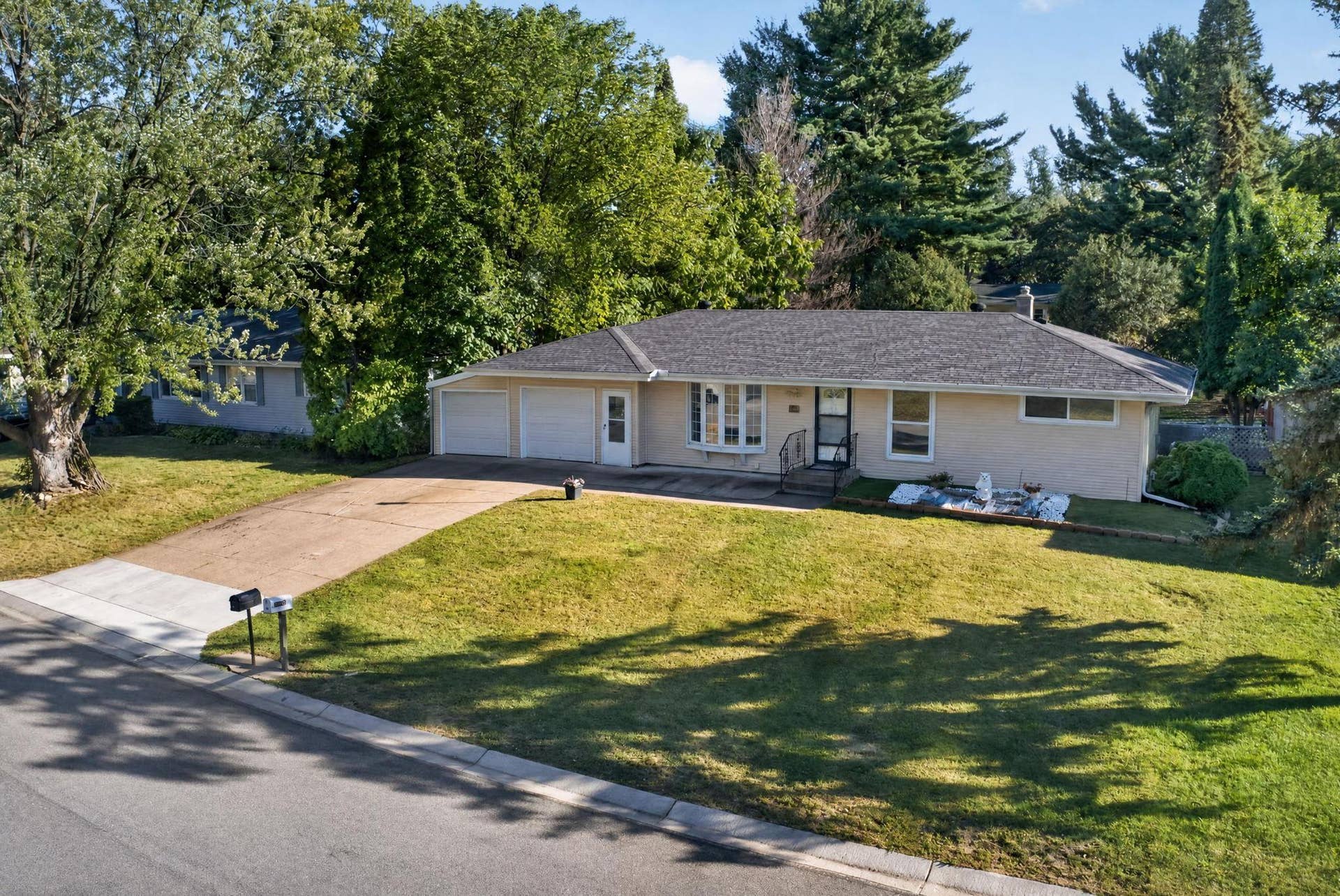 3907 Lakewood Avenue, White Bear Lake, MN 55110 3-web-or-mls-DJI_0561.jpg