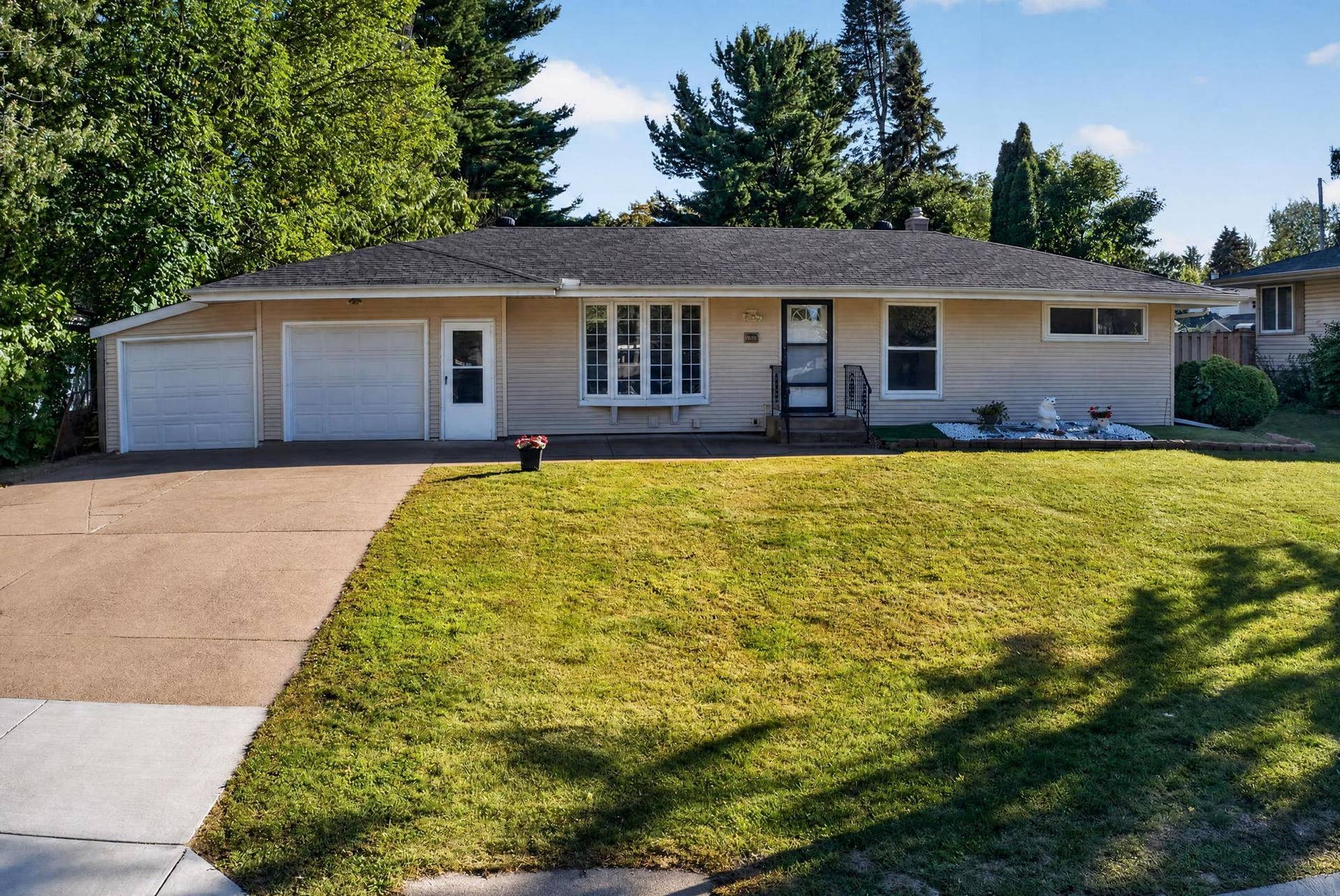 3907 Lakewood Avenue, White Bear Lake, MN 55110 7-web-or-mls-DJI_0577.jpg