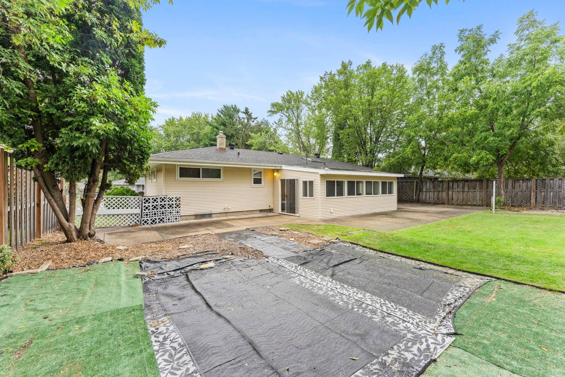 3907 Lakewood Avenue, White Bear Lake, MN 55110 Sand under here to support above ground pool