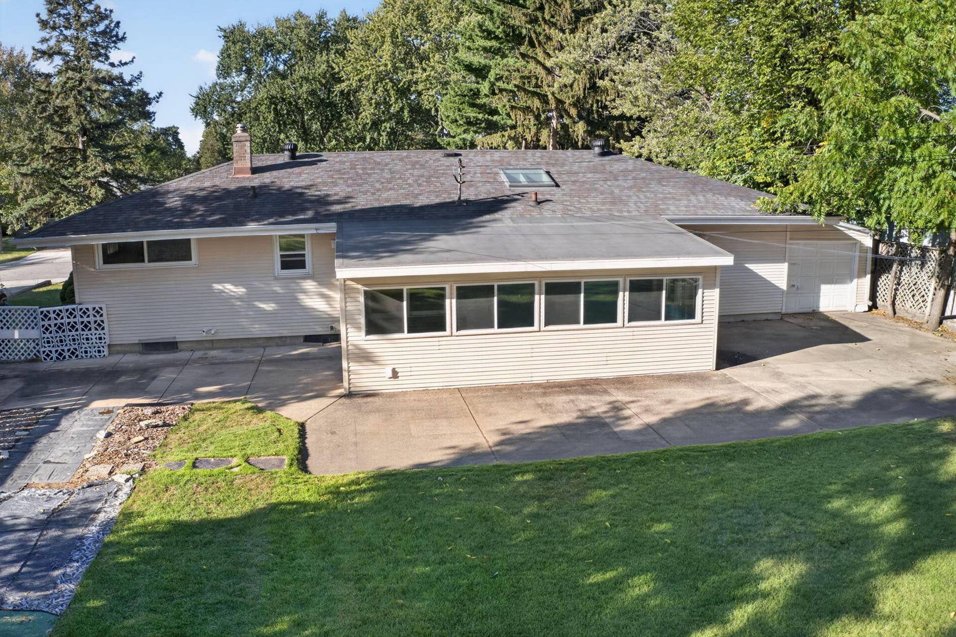 3907 Lakewood Avenue, White Bear Lake, MN 55110 57-web-or-mls-DJI_0585.jpg