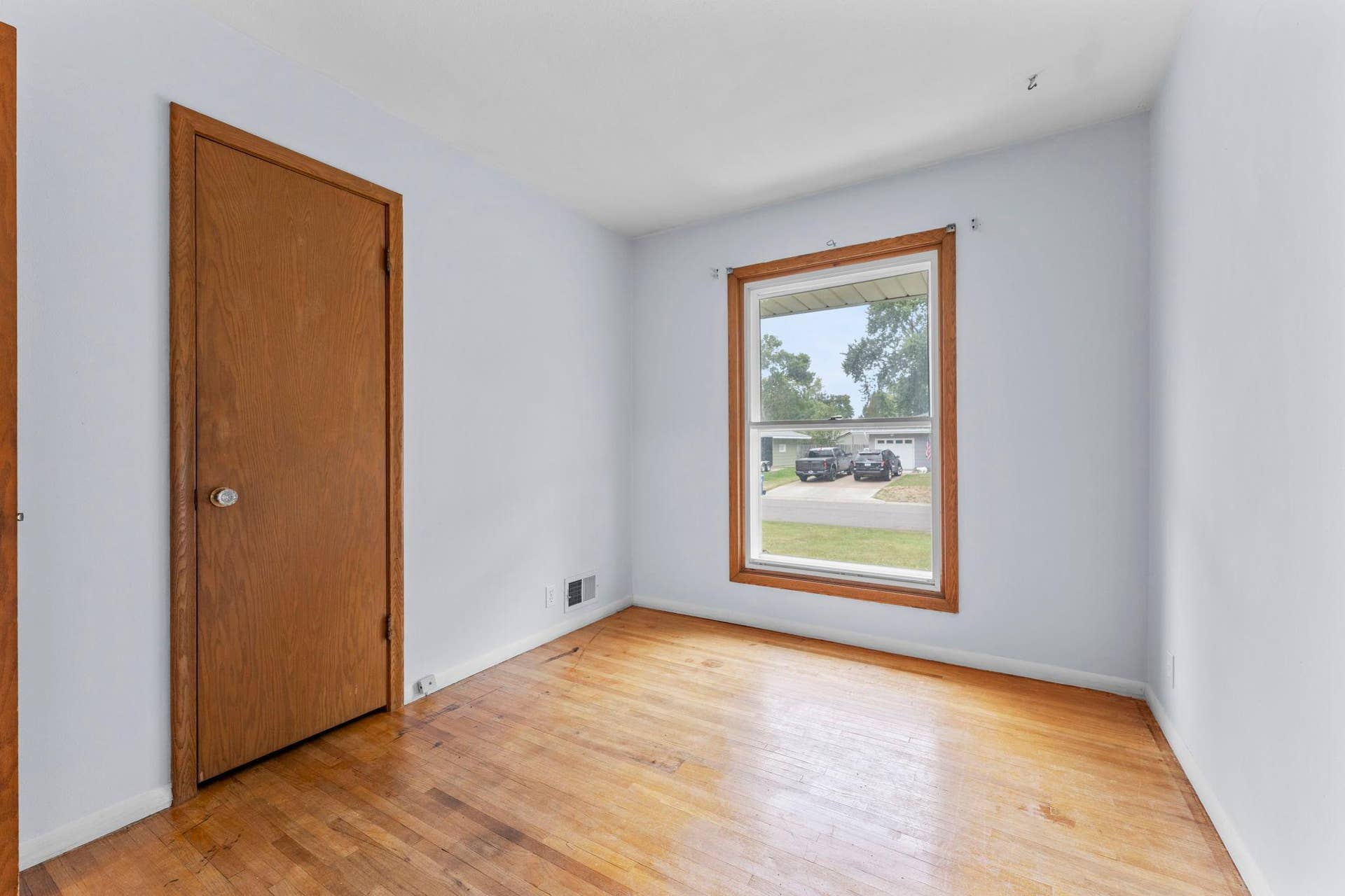 3907 Lakewood Avenue, White Bear Lake, MN 55110 25-web-or-mls-3907 Lakewood Ave-30.jpg