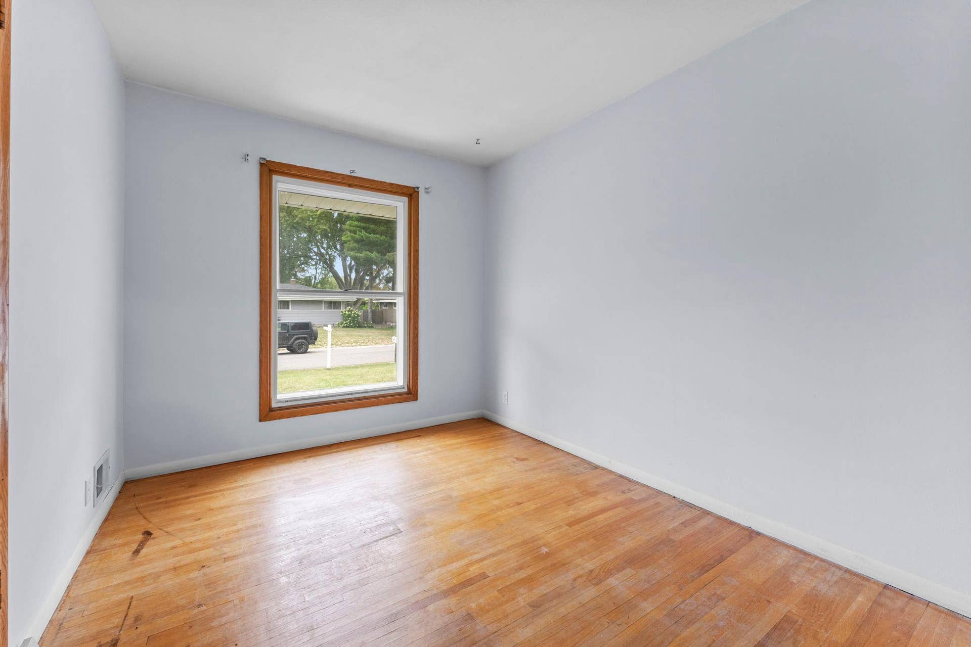 3907 Lakewood Avenue, White Bear Lake, MN 55110 24-web-or-mls-3907 Lakewood Ave-27.jpg