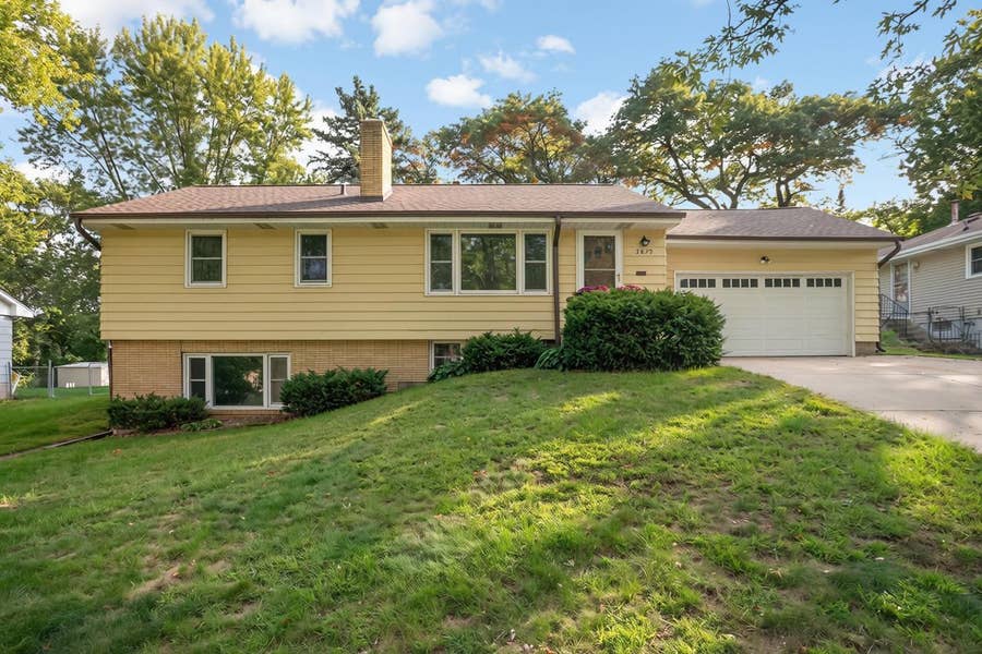 Property photo for 3829 Oak Street N, Brooklyn Center, MN