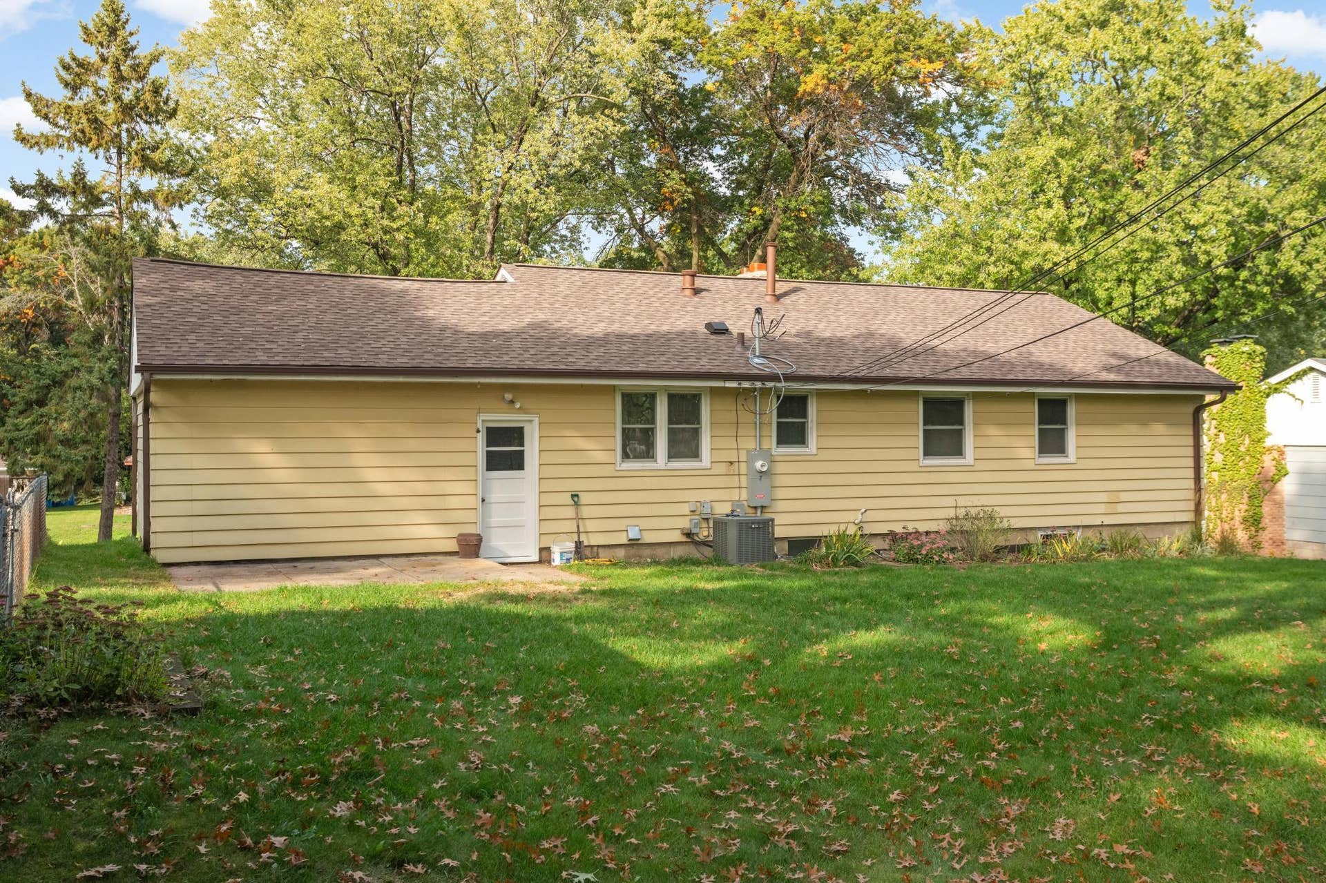 3829 Oak Street N, Brooklyn Center, MN 55429 Enjoy grilling and chilling on the back patio.