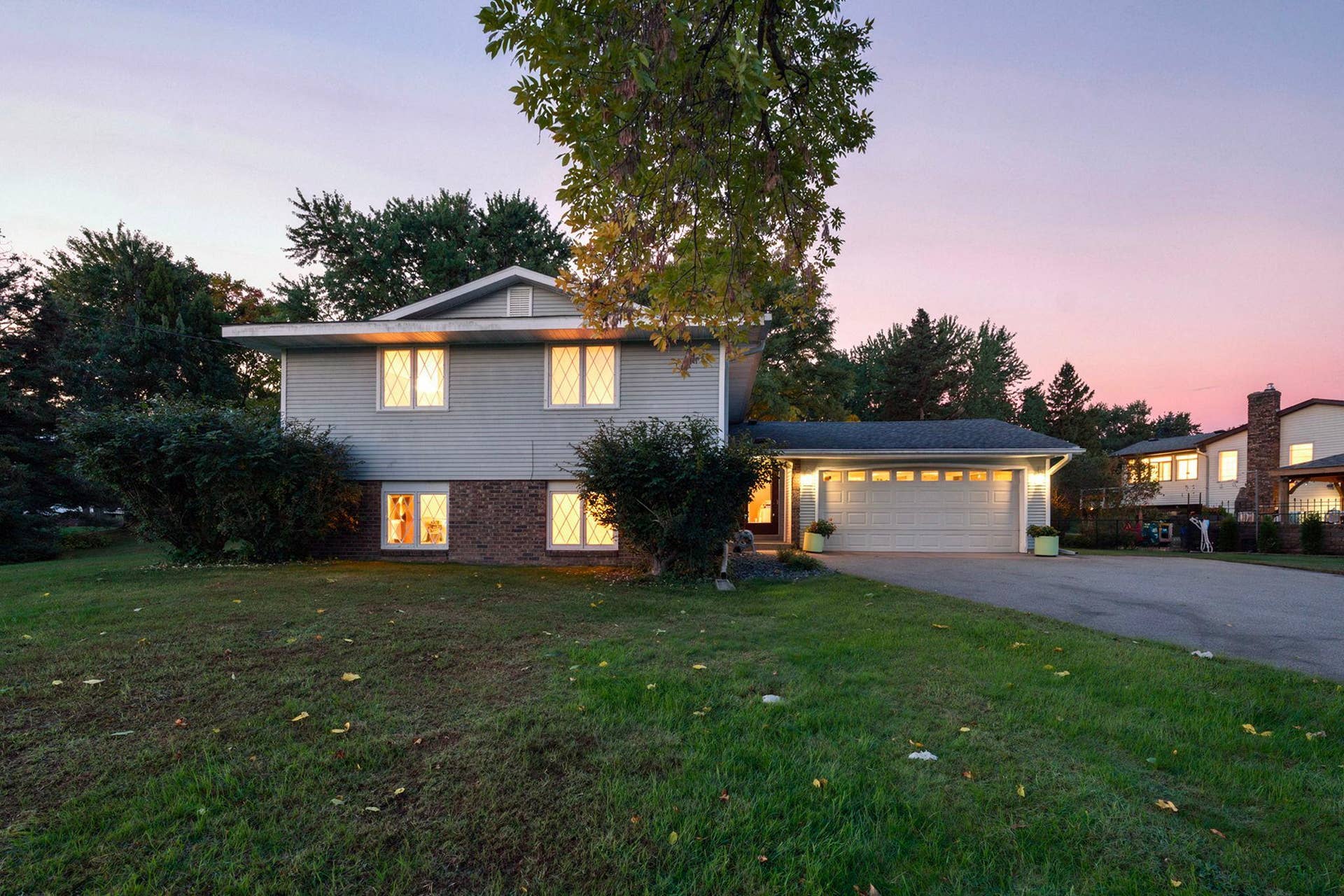 8989 Lake Jane Trail N, Lake Elmo, MN 55042 Welcome to 8989 Lake Jane Trl N