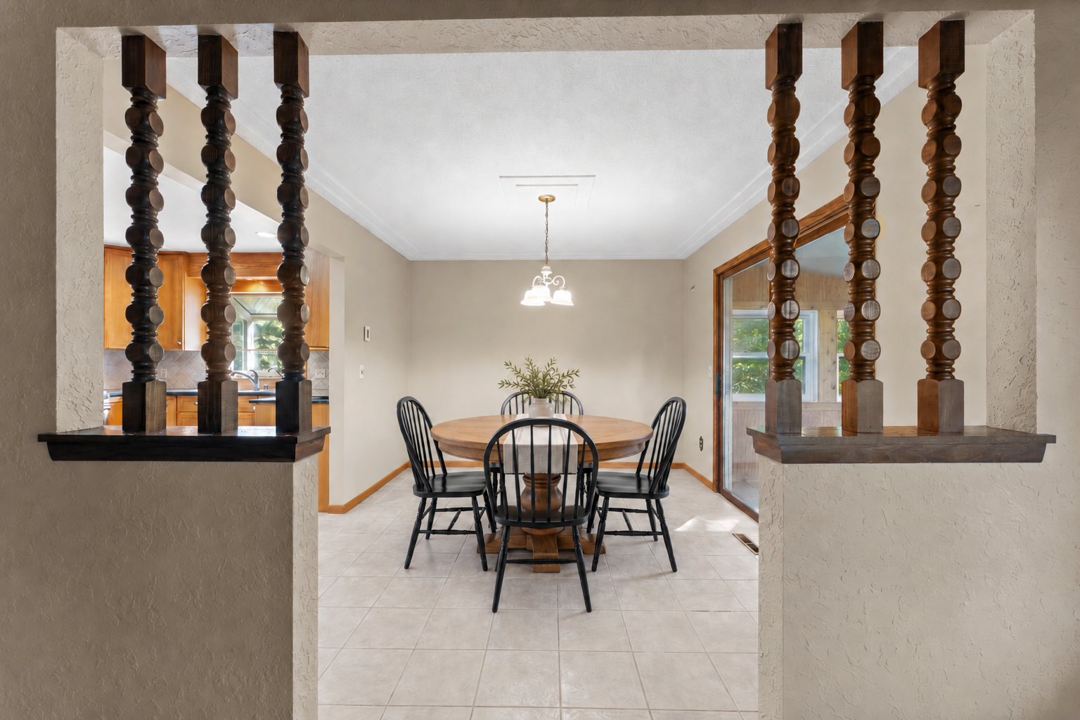 8989 Lake Jane Trail N, Lake Elmo, MN 55042 Dining Room Virtually Staged for Inspiration