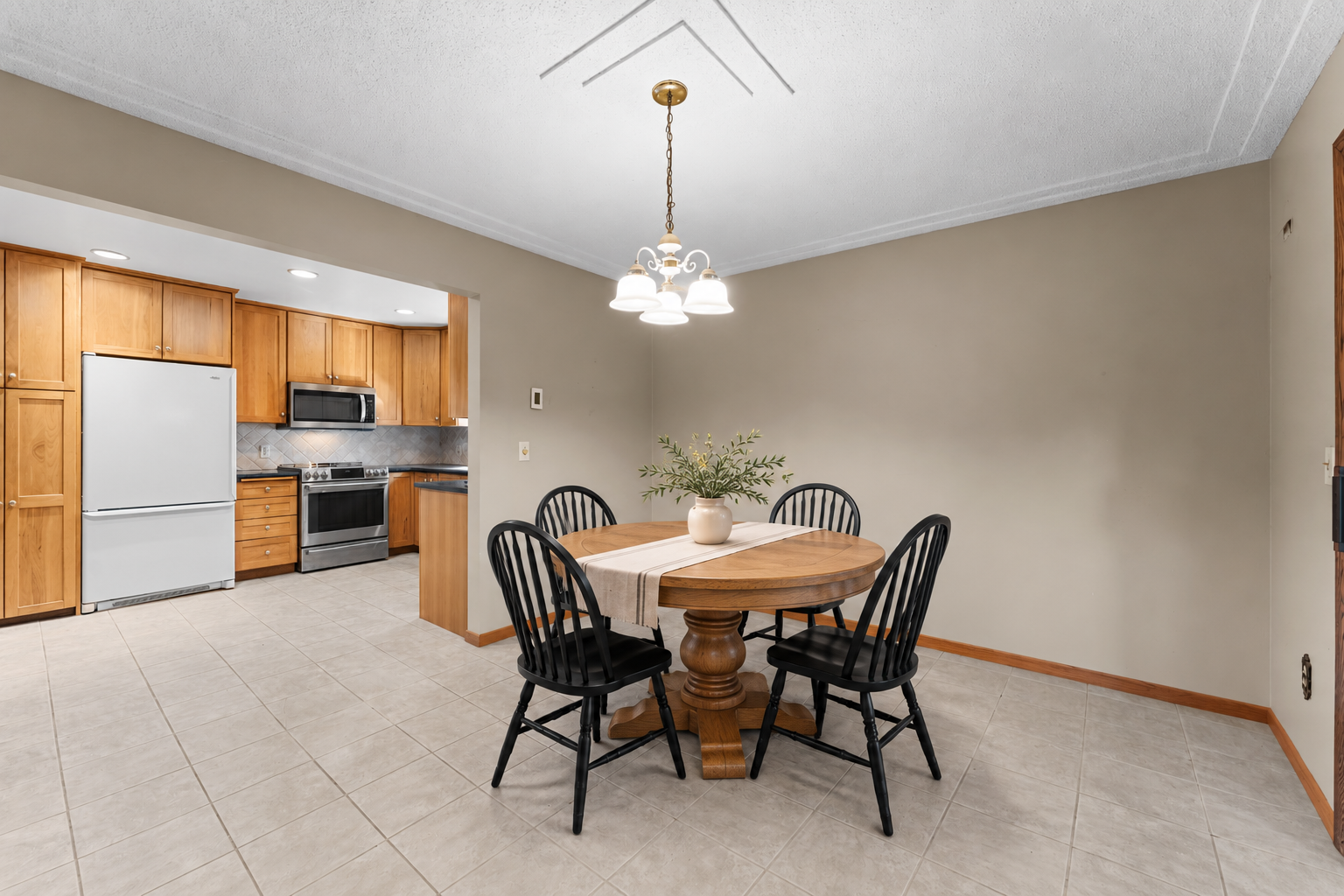 8989 Lake Jane Trail N, Lake Elmo, MN 55042 Dining Room Virtually Staged for Inspiration