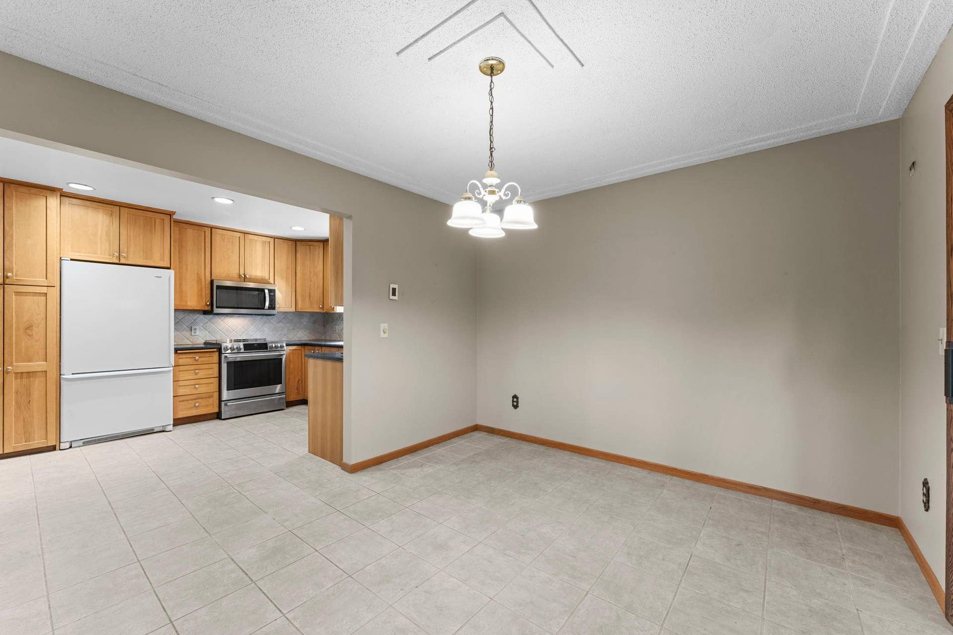 8989 Lake Jane Trail N, Lake Elmo, MN 55042 8989 Lake Jane Trail N, Lake Elmo, MN 55042