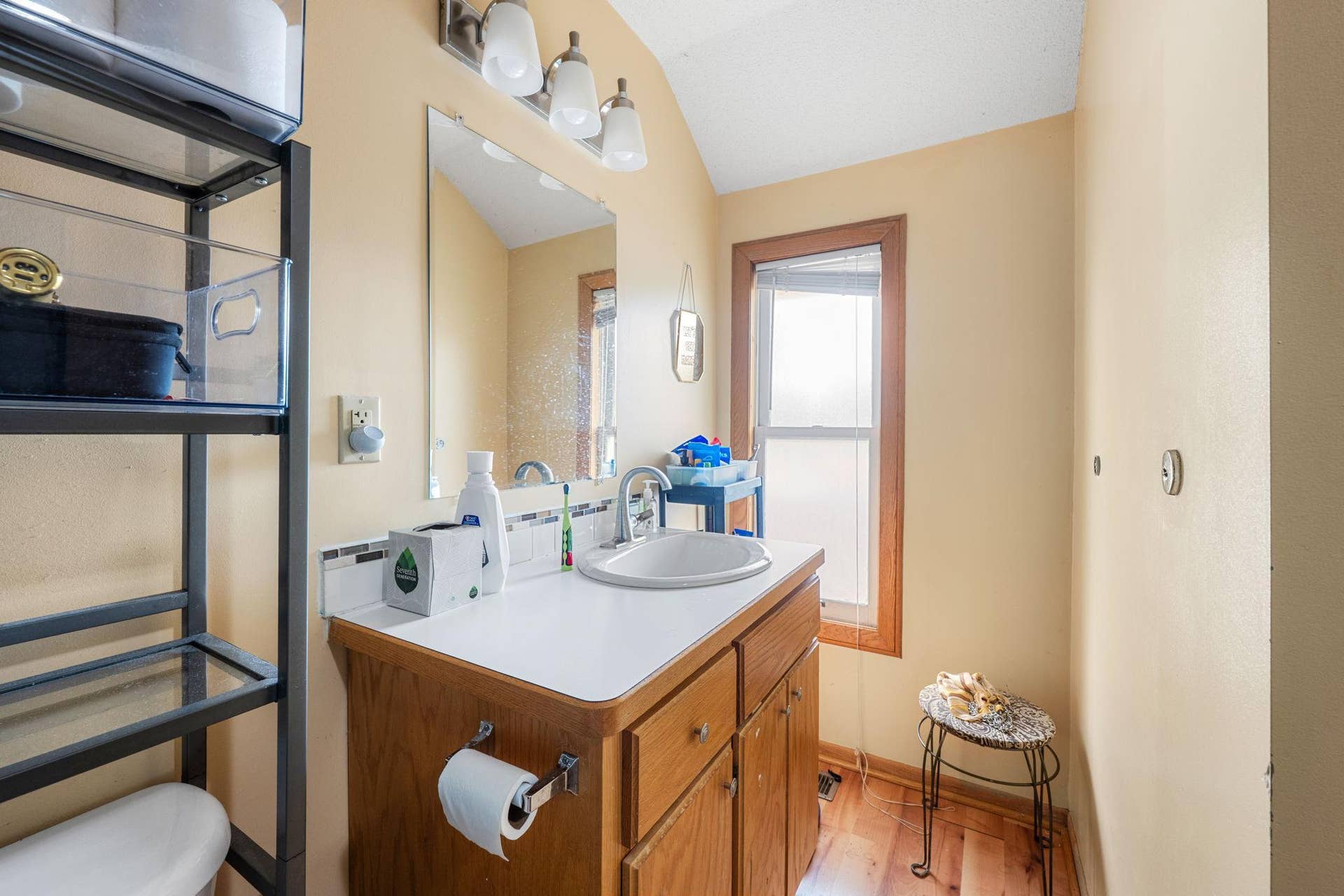 3010 Tyler Street NE, 2, Minneapolis, MN 55418 2-bedroom unit upper level full bathroom