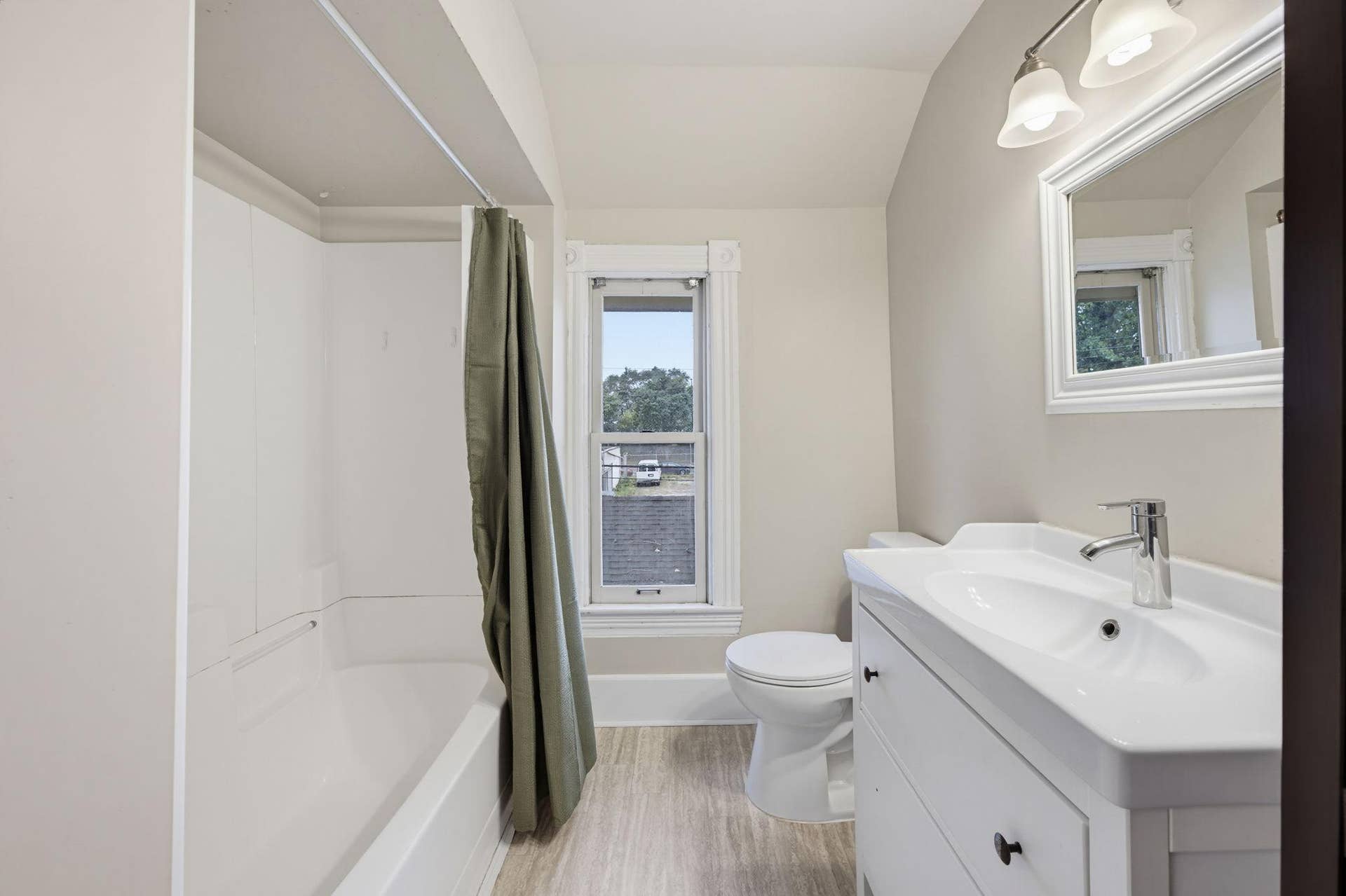 3010 Tyler Street NE, 2, Minneapolis, MN 55418 Upper Level Full Bathroom- 3 bedroom unit