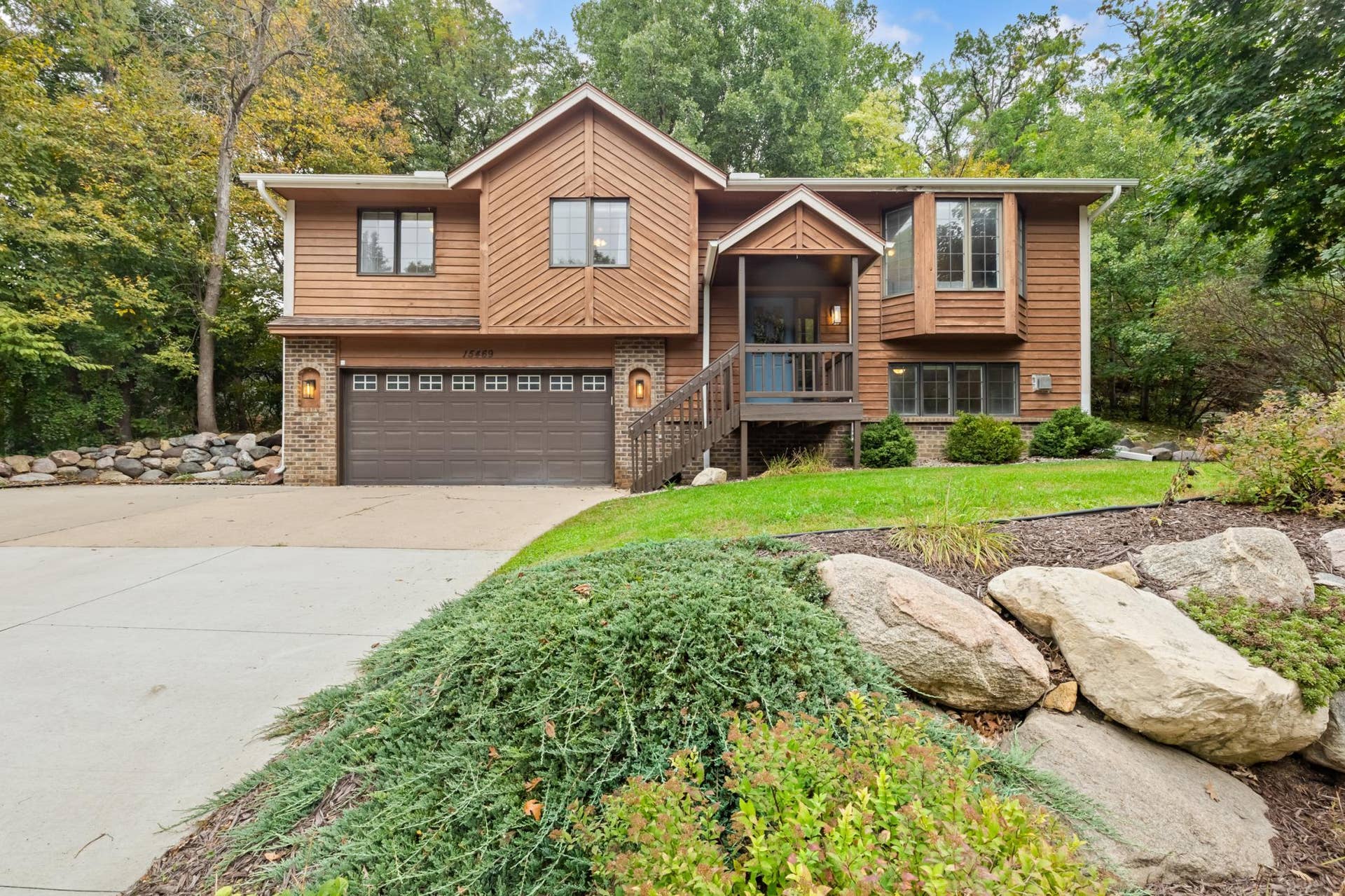15469 Fish Point Road SE, Prior Lake, MN 55372 3 Bedrooms | 2.5 Bathrooms | 2+ Car Garage + Additional Parking on large concrete driveway. All centrally located in Prior Lake, near paths, schools, shopping, and commute routes.