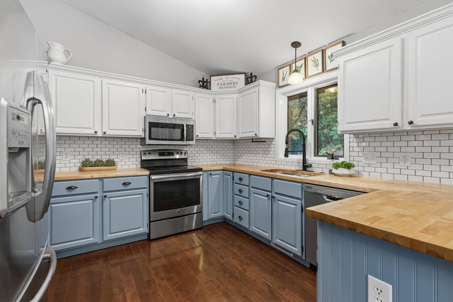 15469 Fish Point Road SE, Prior Lake, MN 55372 Kitchen offers enameled cabinetry that features raised panel doors, pantry and a breakfast counter.
