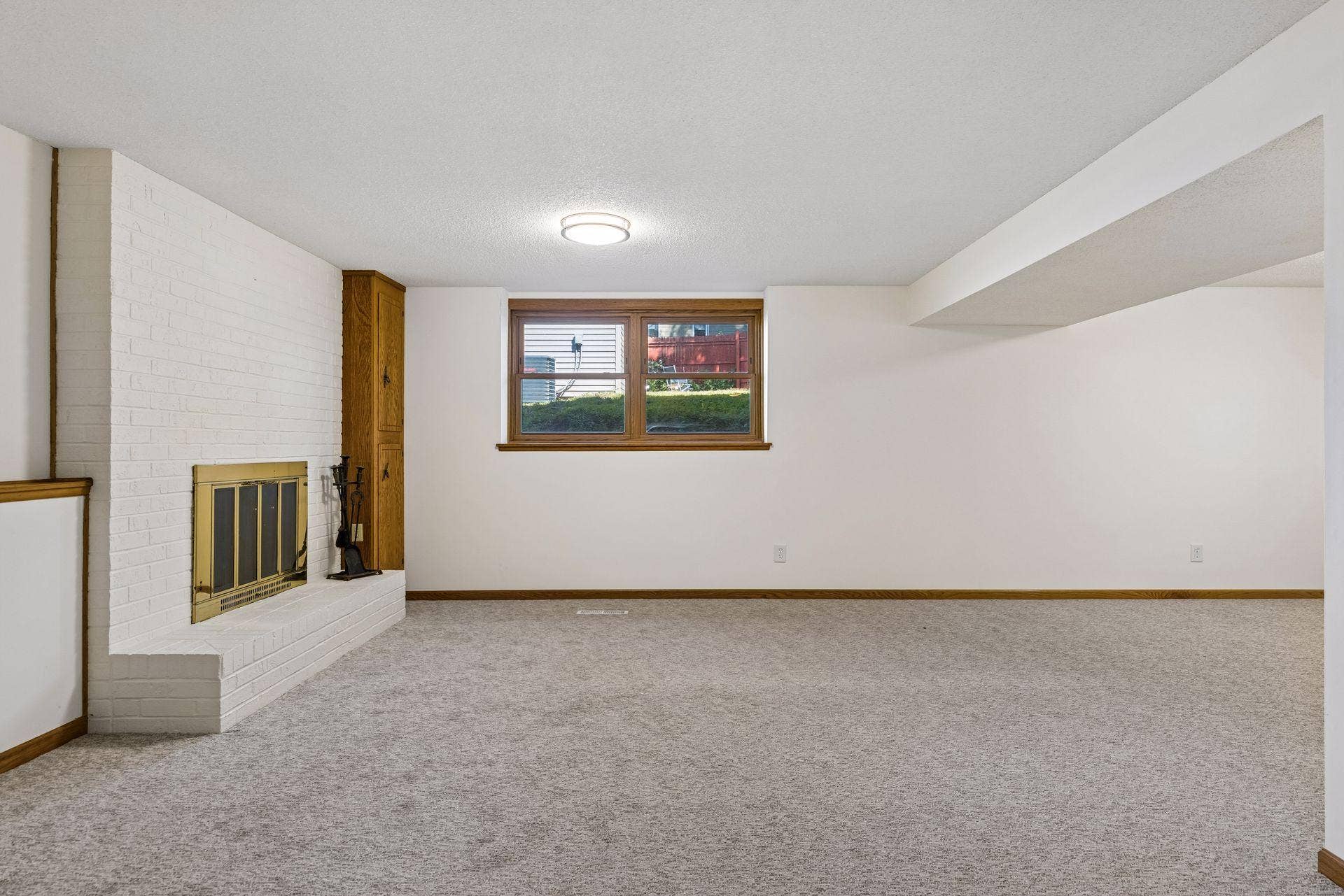 2215 Lincoln Street NE, 87, Minneapolis, MN 55418 Spacious lower level family room with fireplace