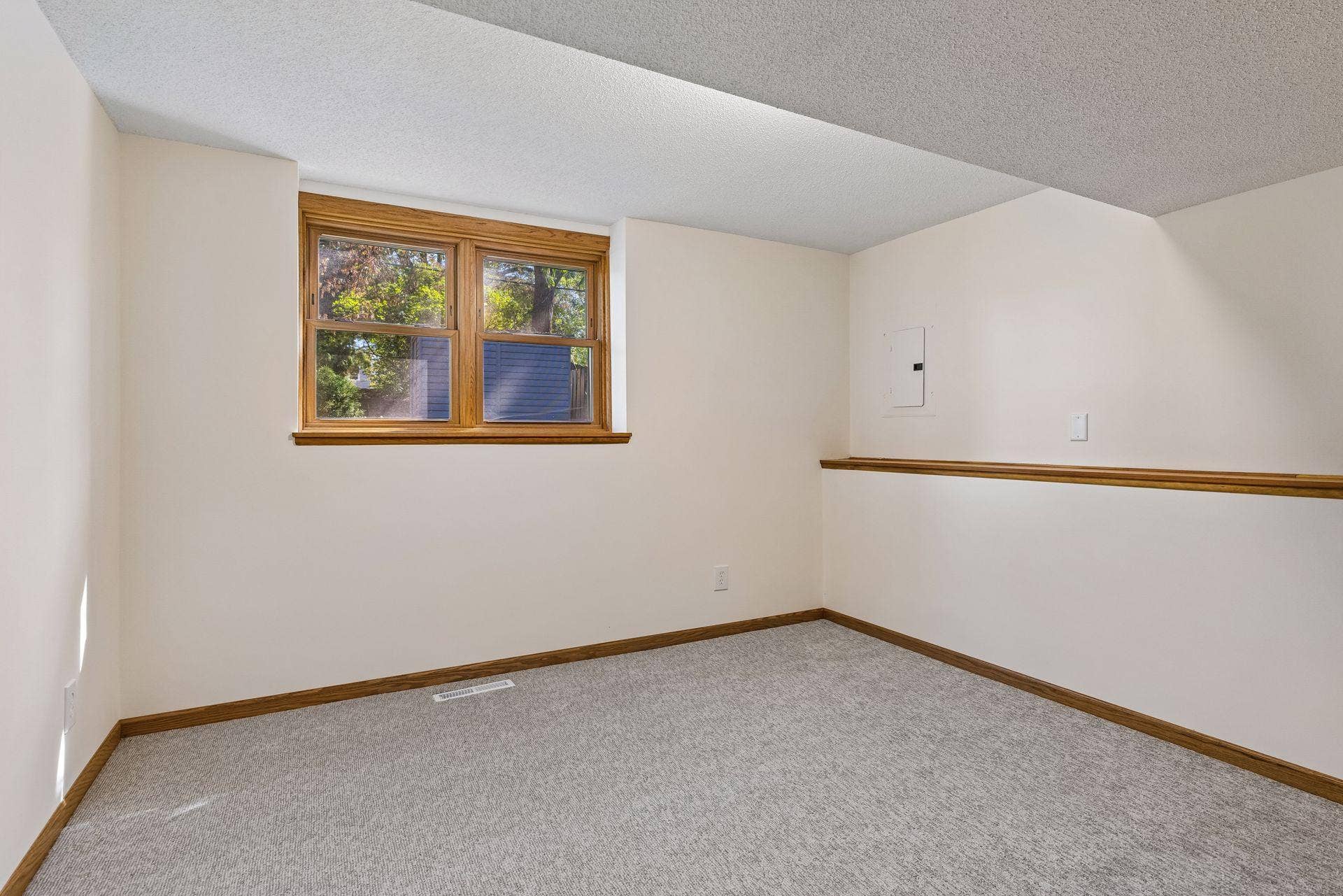 2215 Lincoln Street NE, 87, Minneapolis, MN 55418 Lower level bedroom 1