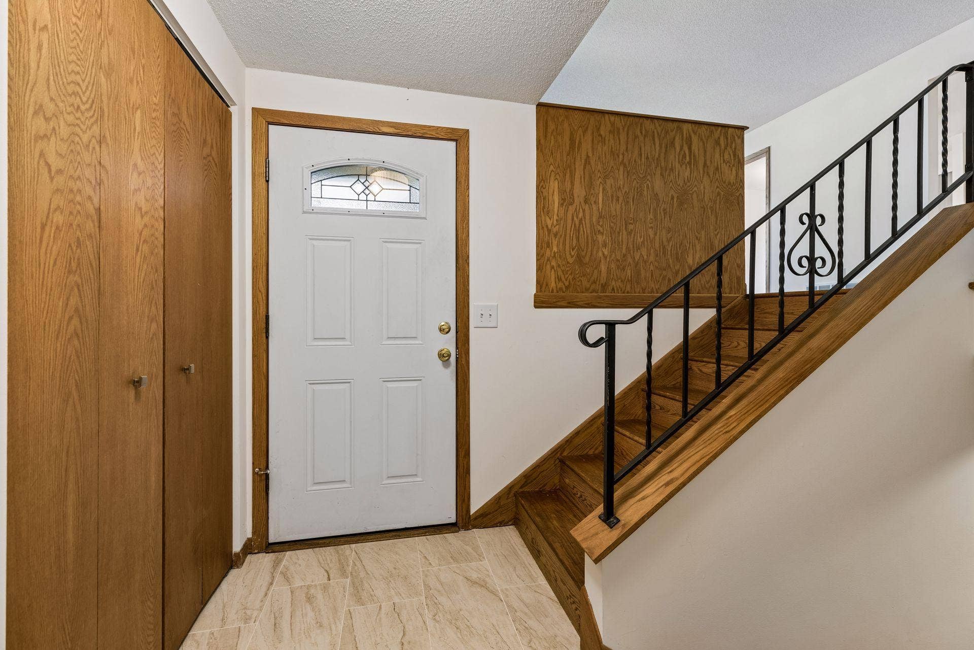 2215 Lincoln Street NE, 87, Minneapolis, MN 55418 Front door entryway with new tiled floor flooring