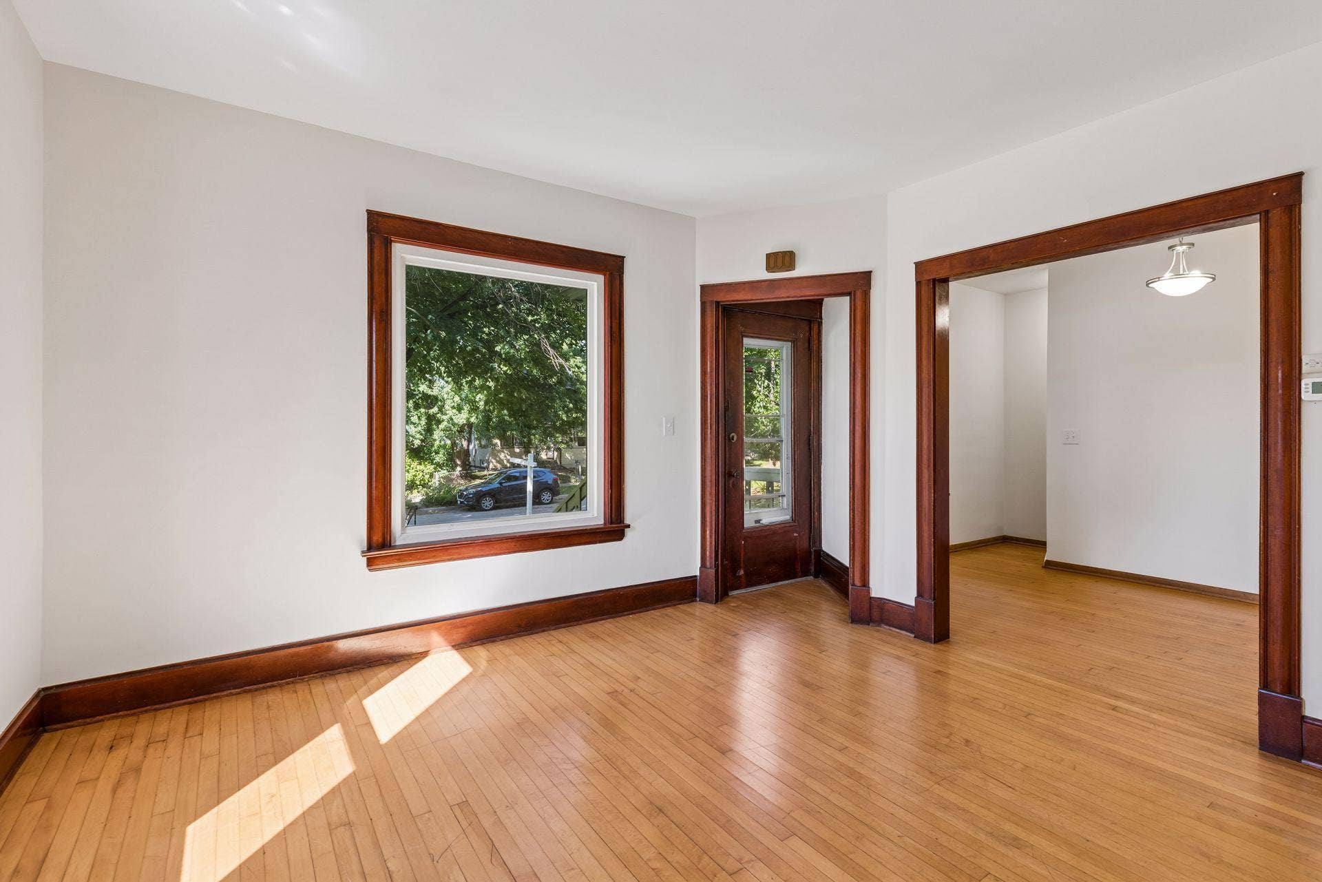 2219 Lincoln Street NE, 87, Minneapolis, MN 55418 Livingroom with big windows