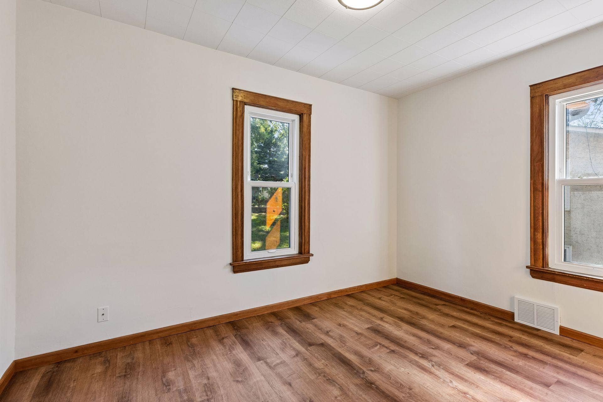 2219 Lincoln Street NE, 87, Minneapolis, MN 55418 Main floor bedroom or office