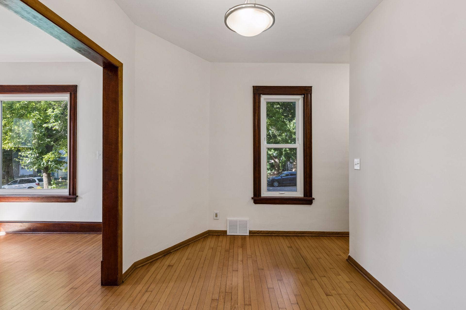 2219 Lincoln Street NE, 87, Minneapolis, MN 55418 Dining room with tall window