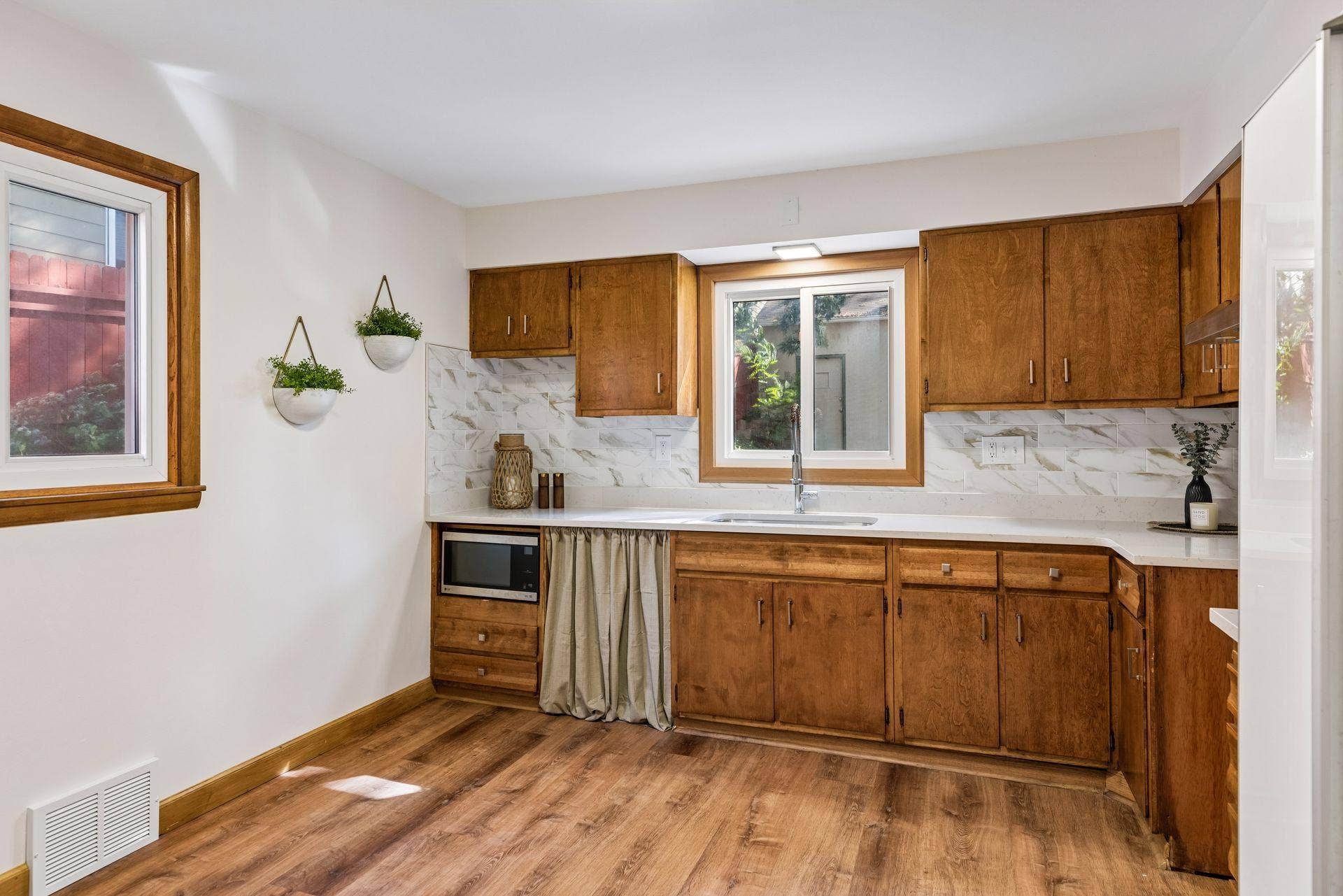 2219 Lincoln Street NE, 87, Minneapolis, MN 55418 Large eat-in kithchen