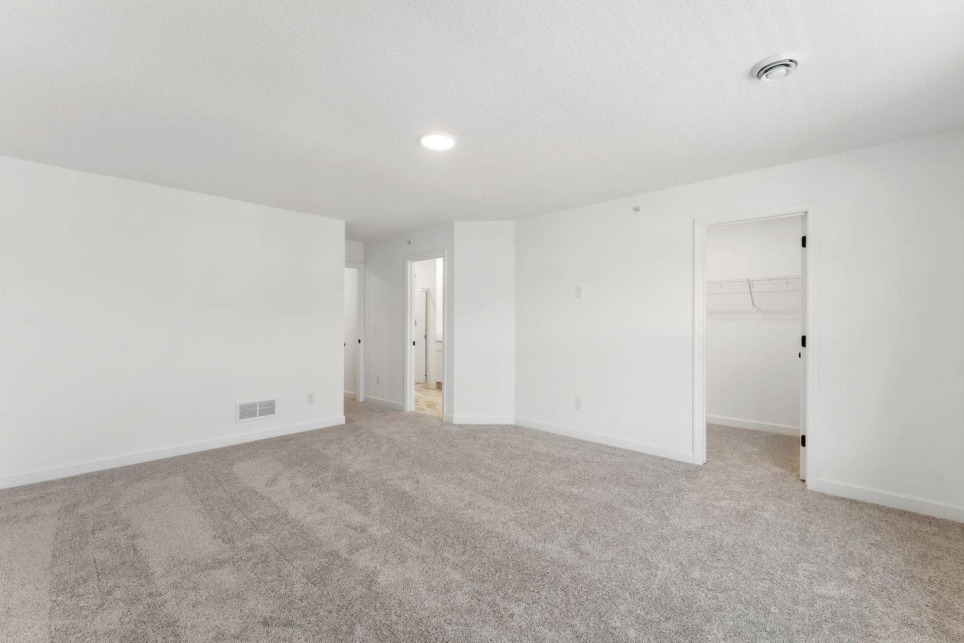 (Photo of a similar home, actual finishes may vary)