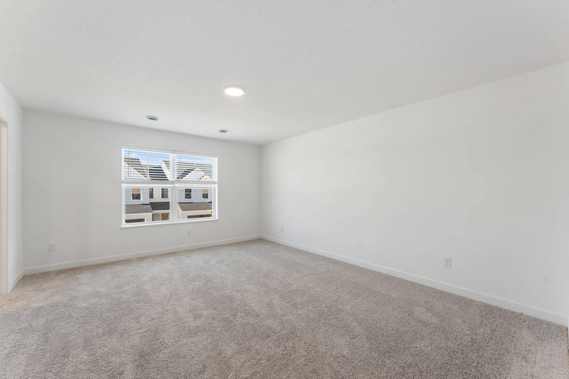 Nestled on the top floor, the private owners suite boasts a spacious bedroom to provide restful nights and a tranquil haven for relaxation, complemented by an en-suite bathroom and large walk-in closet.