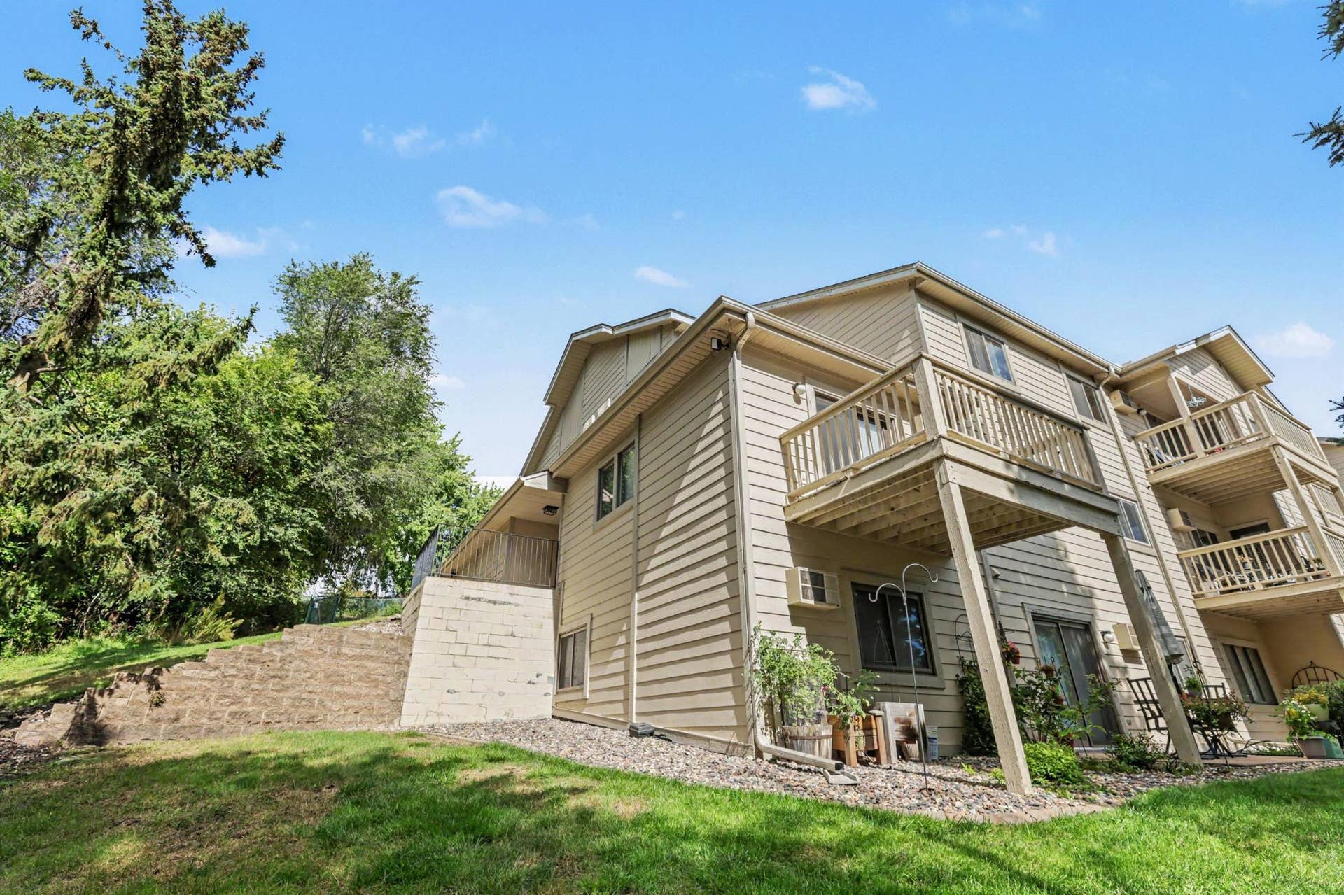 Your private entrance and deck!