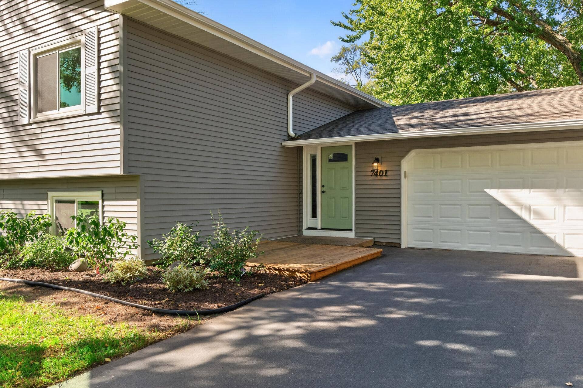 7401 James Avenue N, Brooklyn Park, MN 55444
