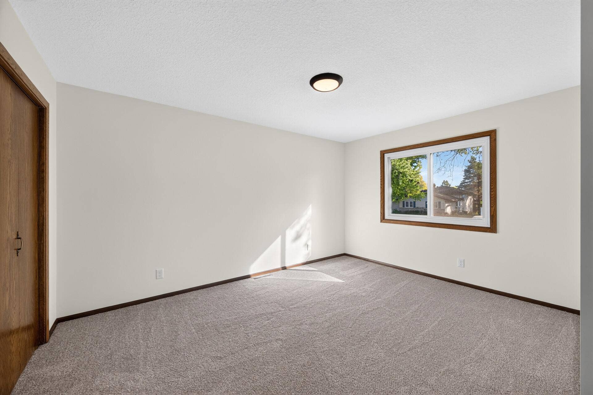 7401 James Avenue N, Brooklyn Park, MN 55444