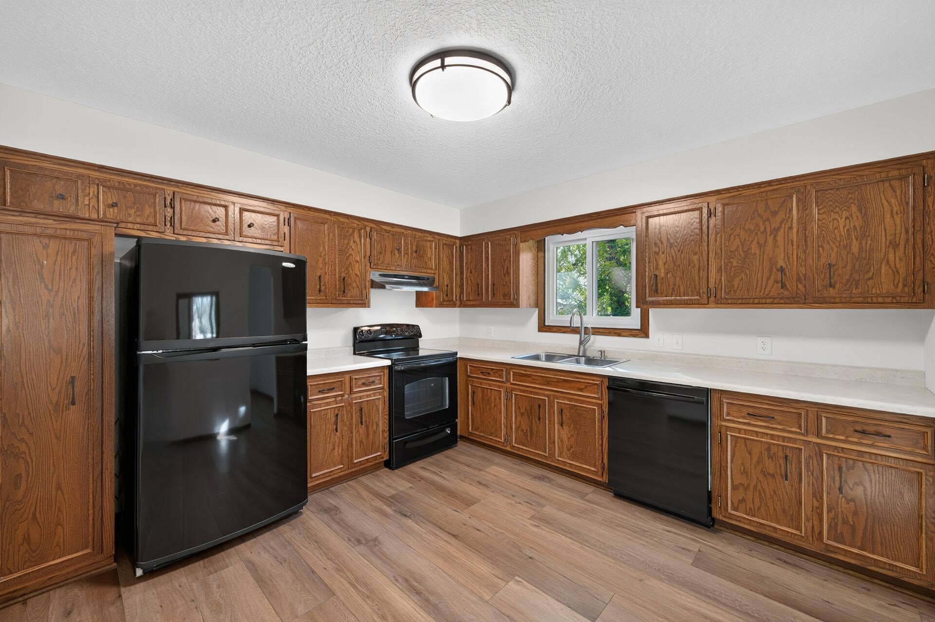 7401 James Avenue N, Brooklyn Park, MN 55444