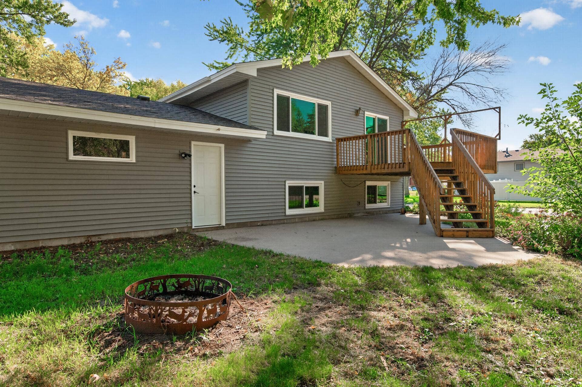 7401 James Avenue N, Brooklyn Park, MN 55444
