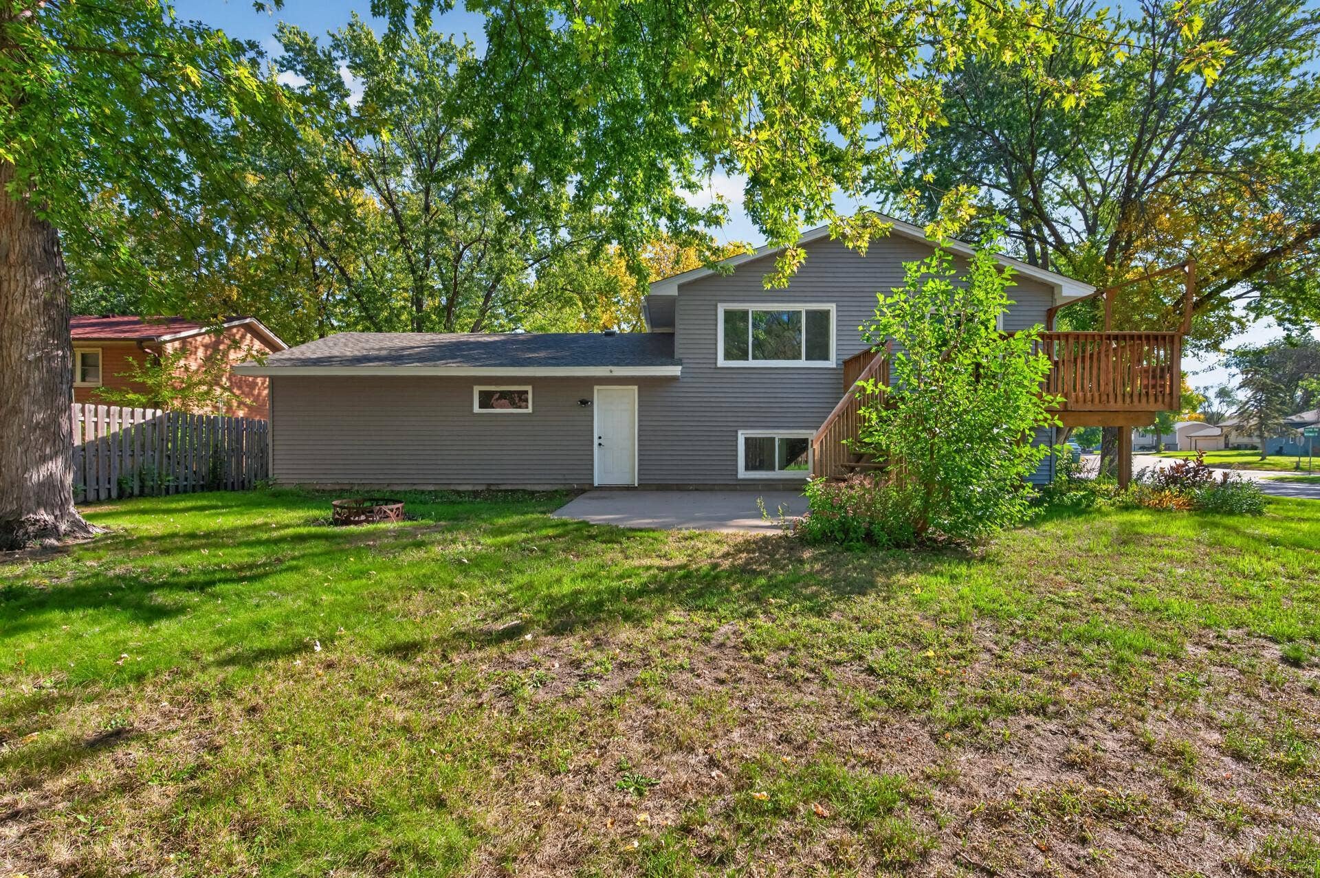 7401 James Avenue N, Brooklyn Park, MN 55444