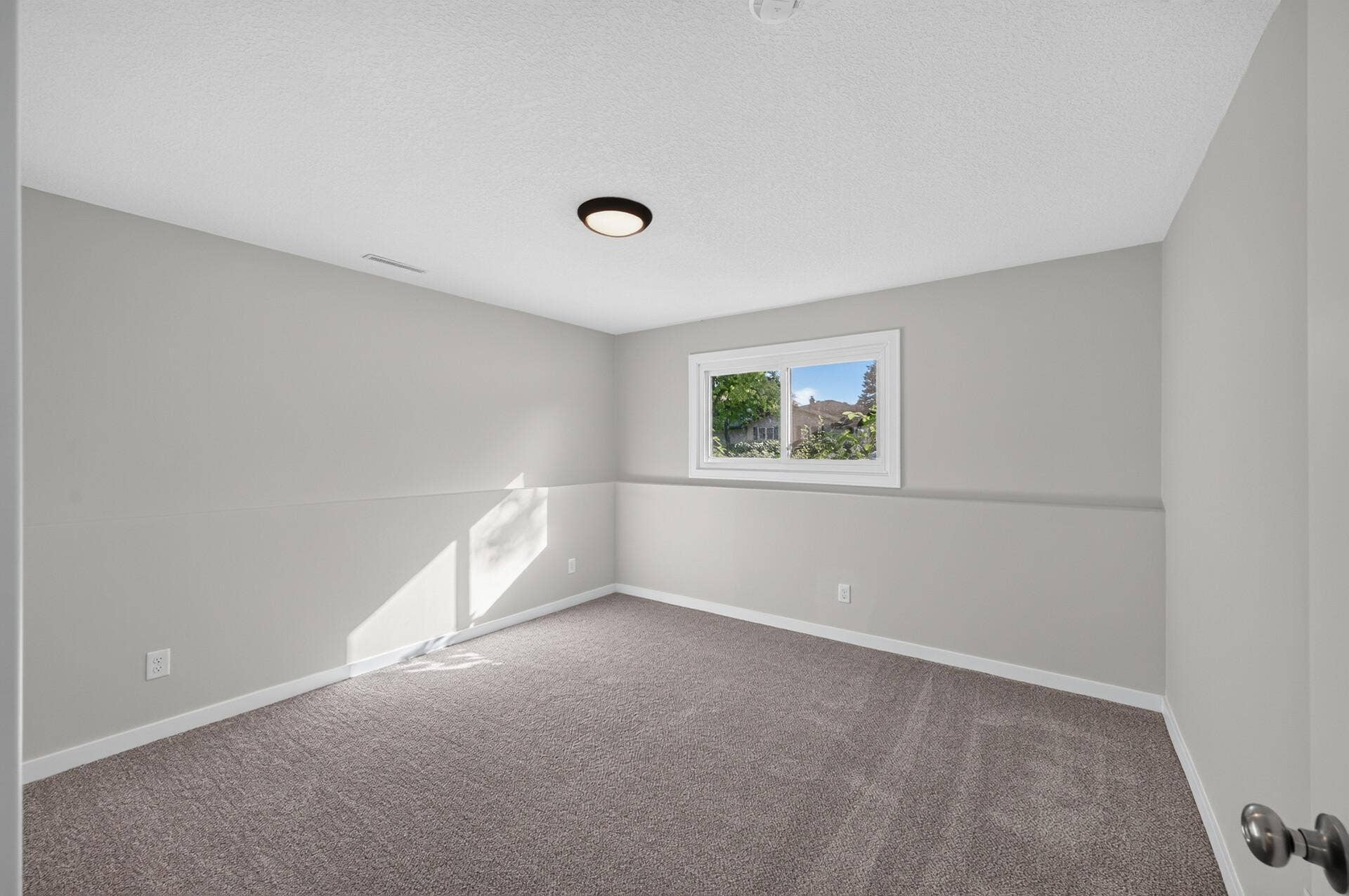 7401 James Avenue N, Brooklyn Park, MN 55444