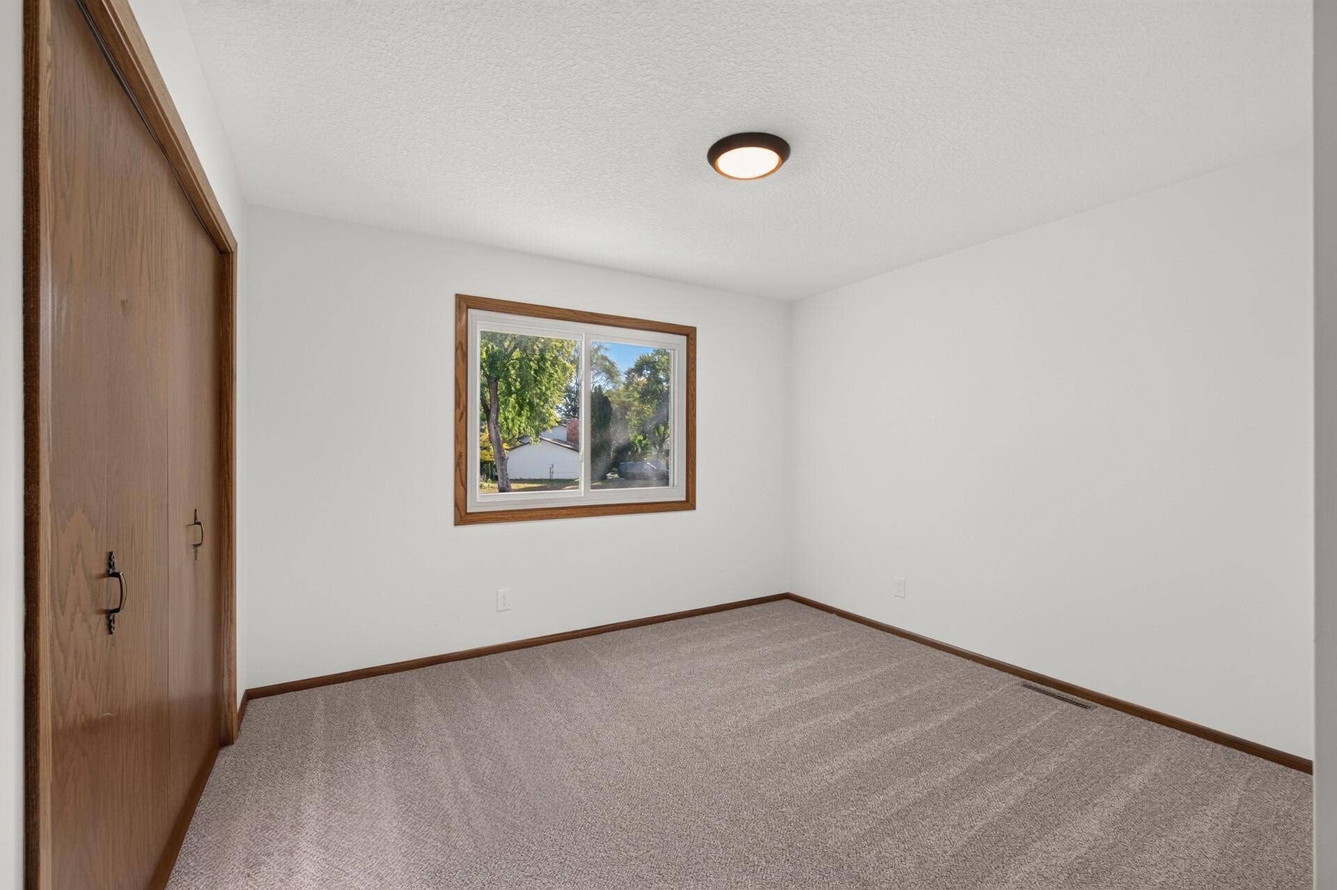 7401 James Avenue N, Brooklyn Park, MN 55444