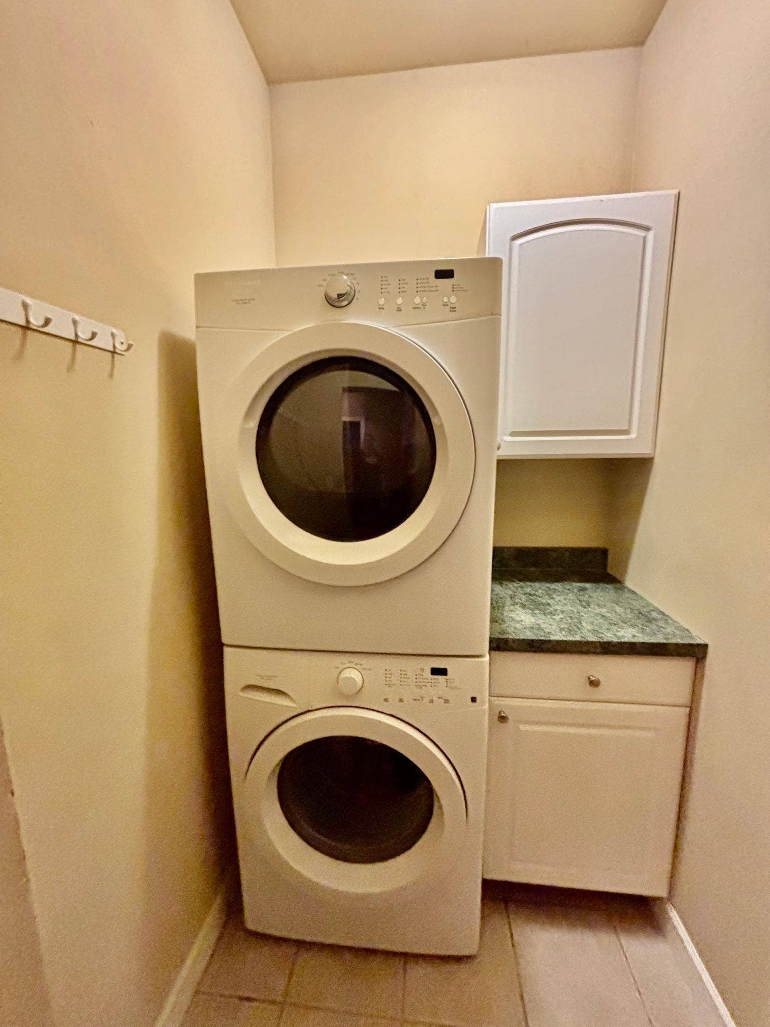 96 Mounds Boulevard, 90, Saint Paul, MN 55106 Main floor laundry!