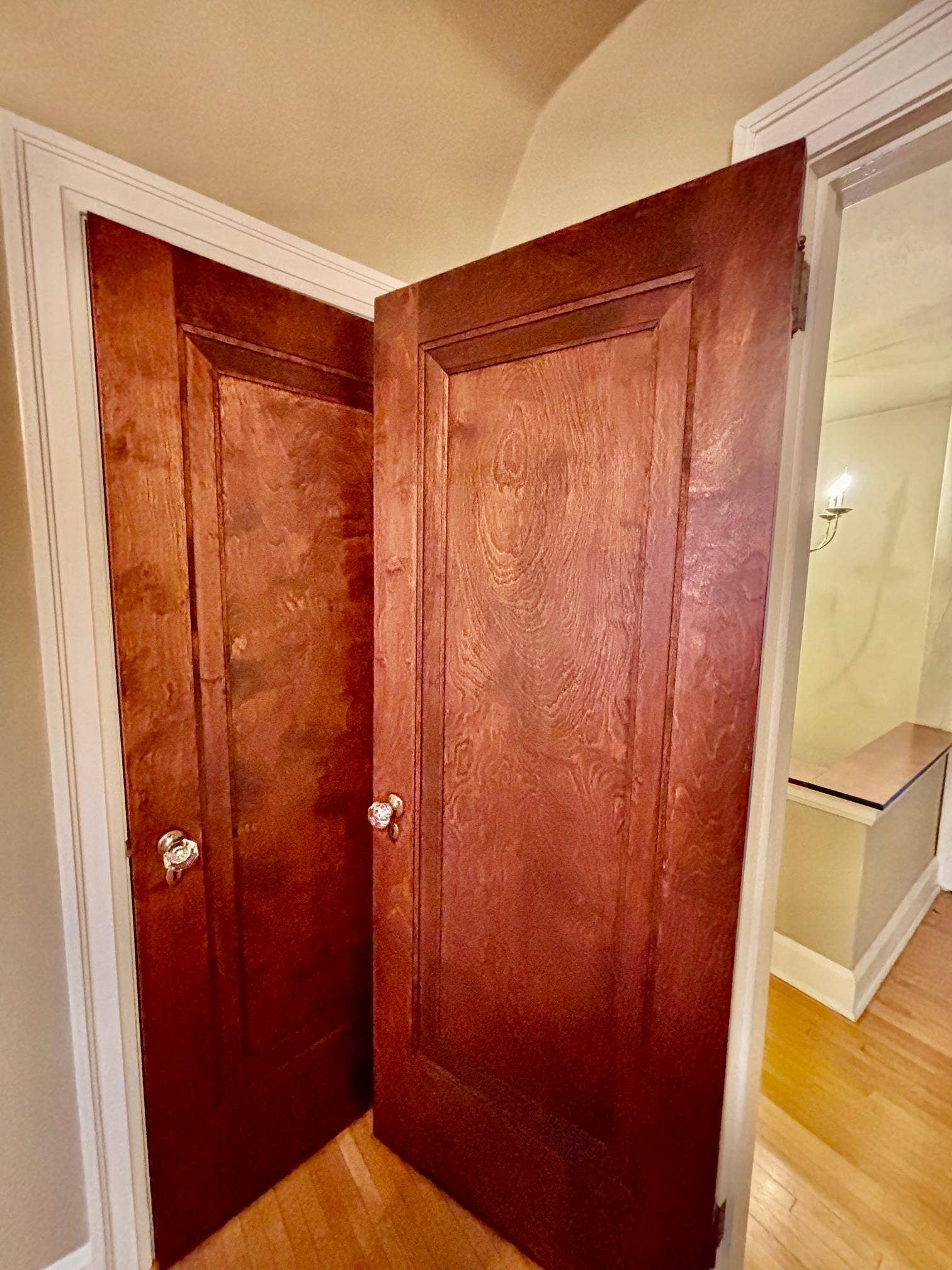 96 Mounds Boulevard, 90, Saint Paul, MN 55106 BEAUTIFUL TUDOR ERA WOODWORK
