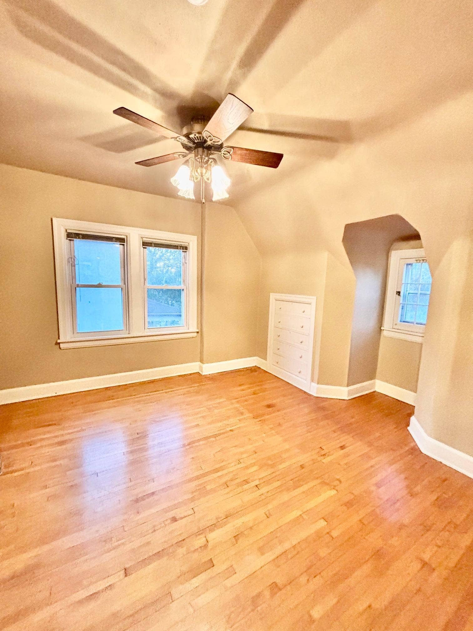96 Mounds Boulevard, 90, Saint Paul, MN 55106 2nd floor bedroom