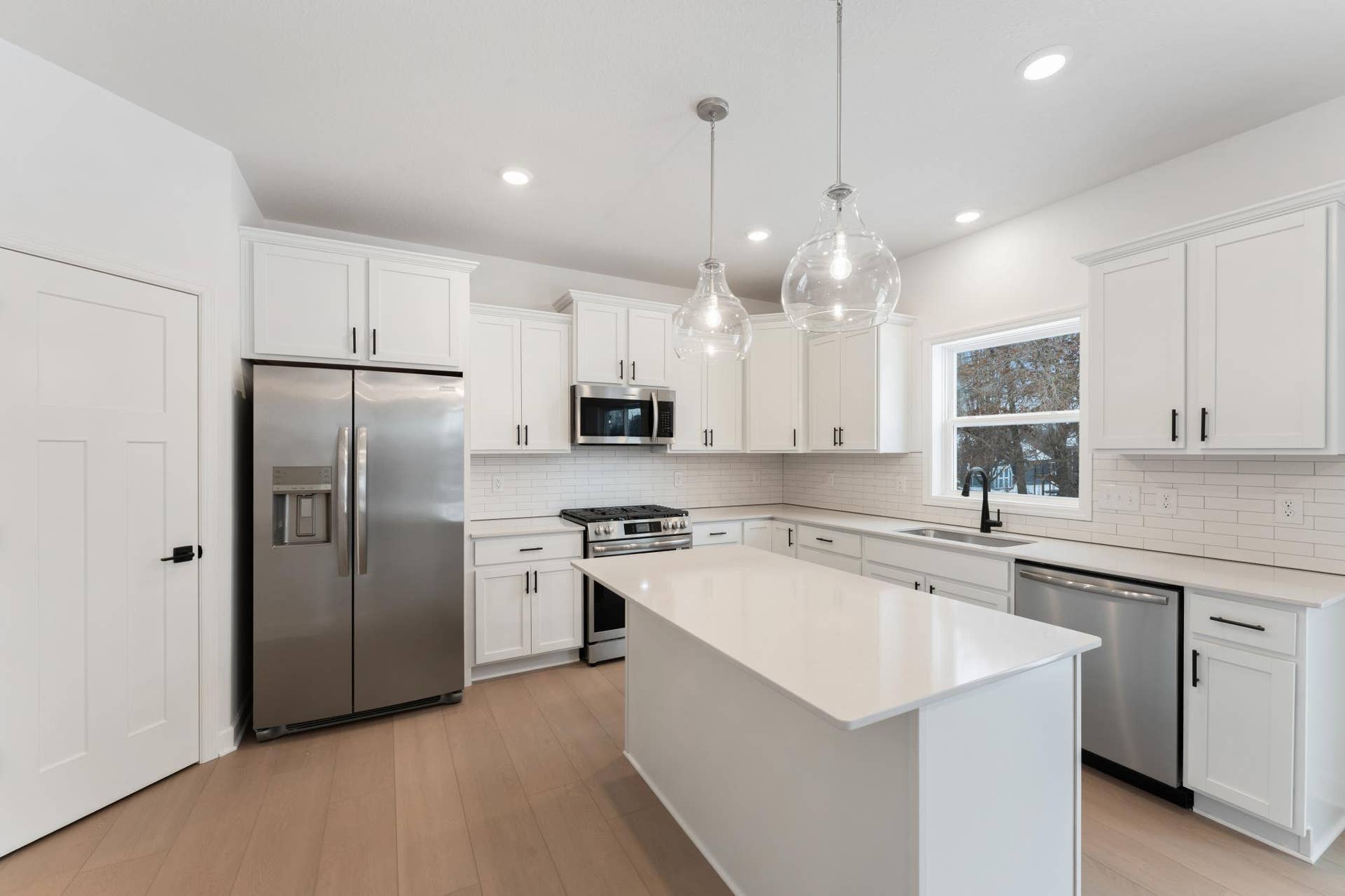(Photo of a similar home, actual finishes may vary)