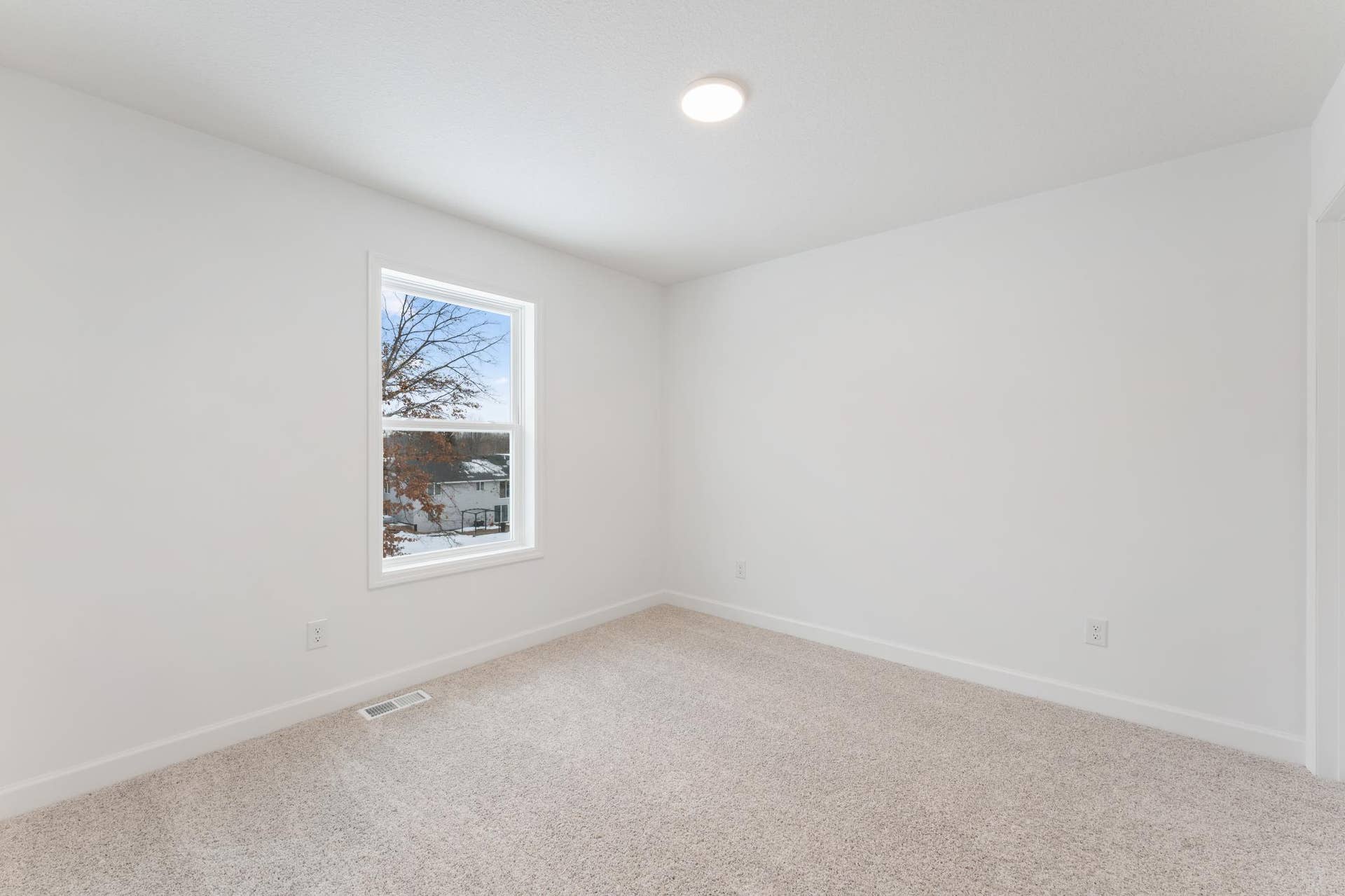 (Photo of a similar home, actual finishes may vary)
