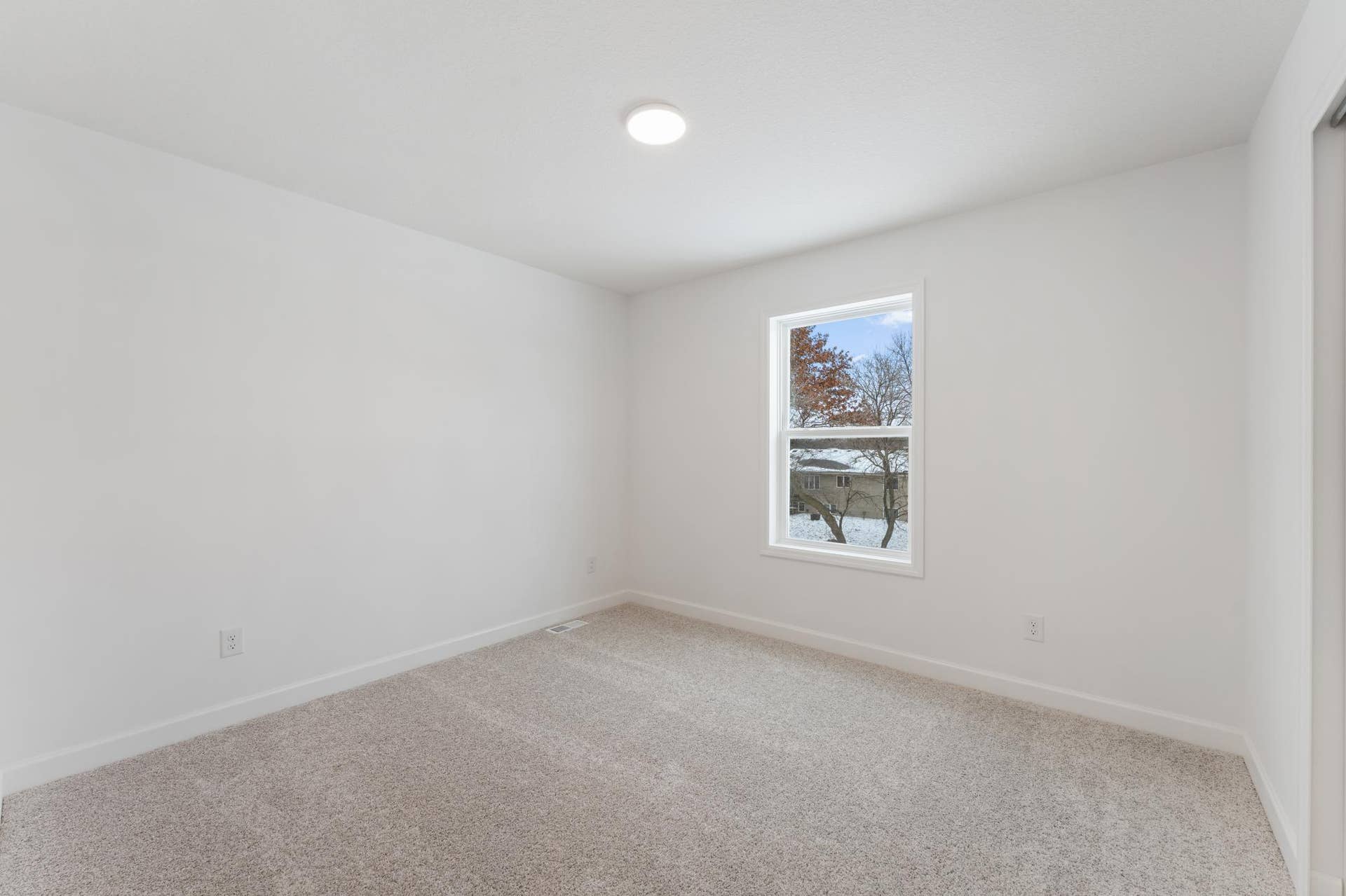 (Photo of a similar home, actual finishes may vary)