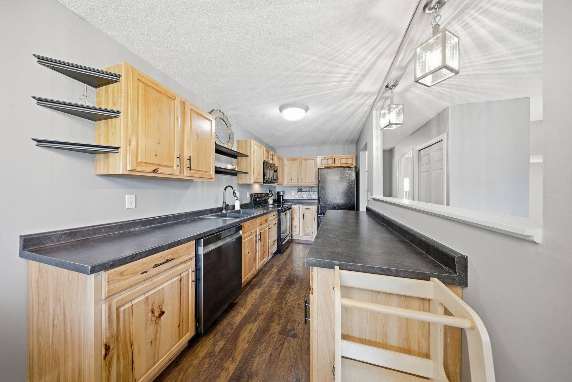 3610 Avon Court, Woodbury, MN 55125 3610 Avon Court, Woodbury, MN 55125