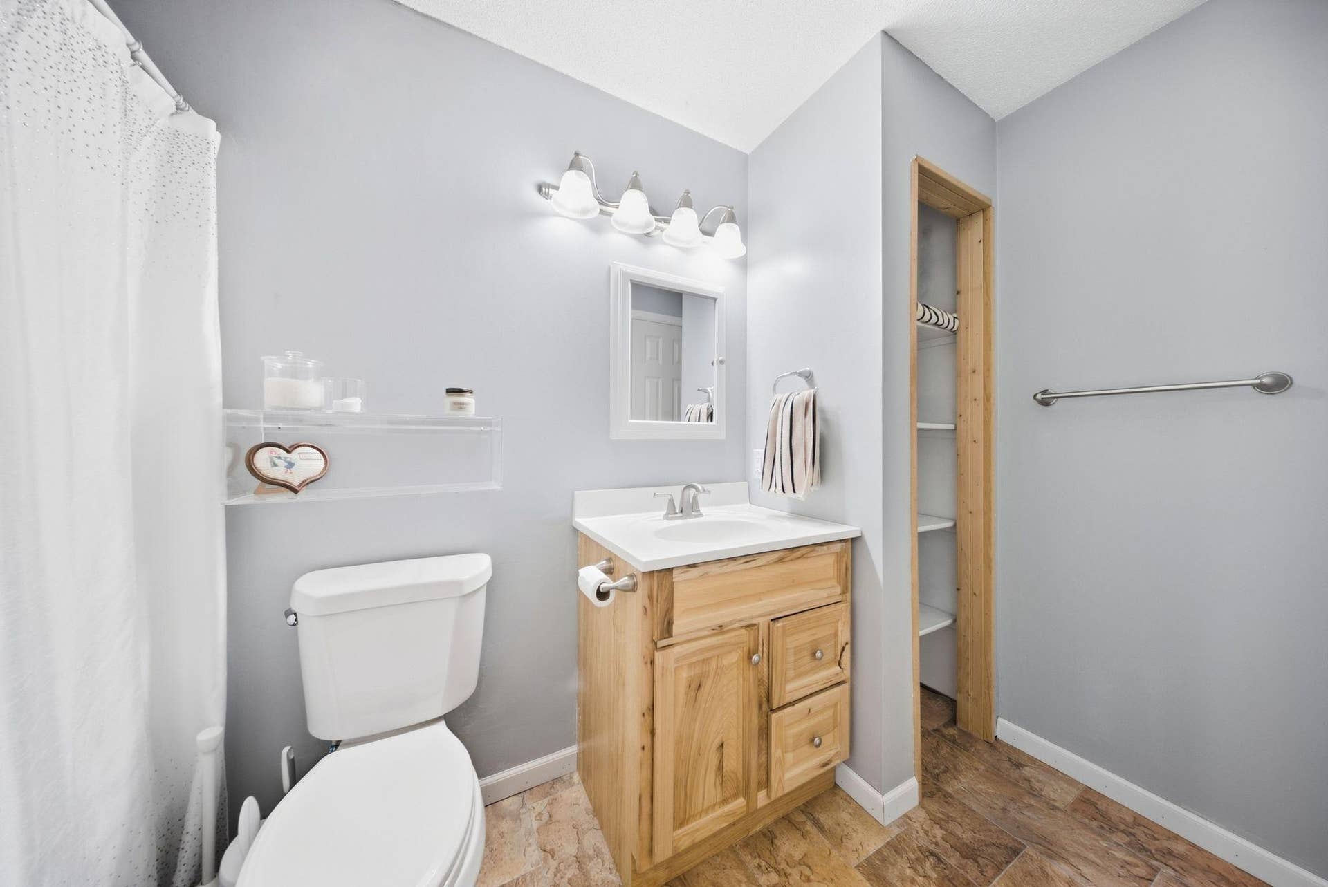 3610 Avon Court, Woodbury, MN 55125 3610 Avon Court, Woodbury, MN 55125