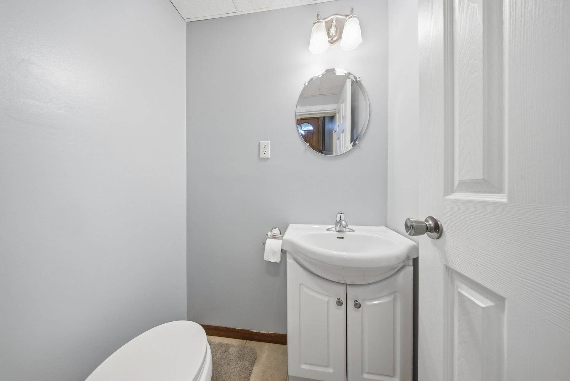 3610 Avon Court, Woodbury, MN 55125 Lower level bathroom
