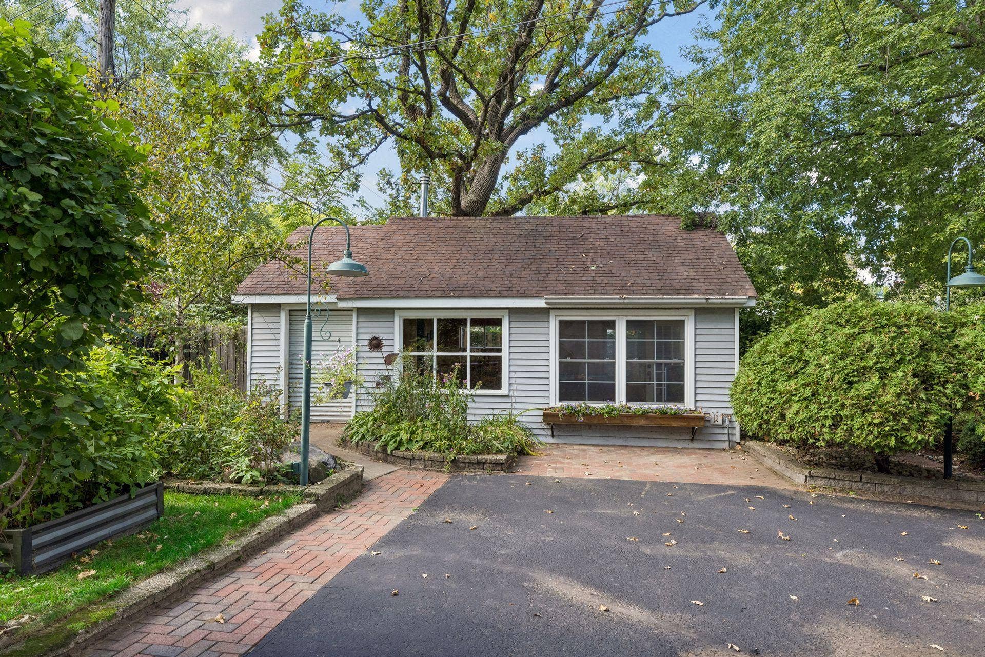 730 County Road B2 W, Roseville, MN 55113 Studio / Workshop and storage
