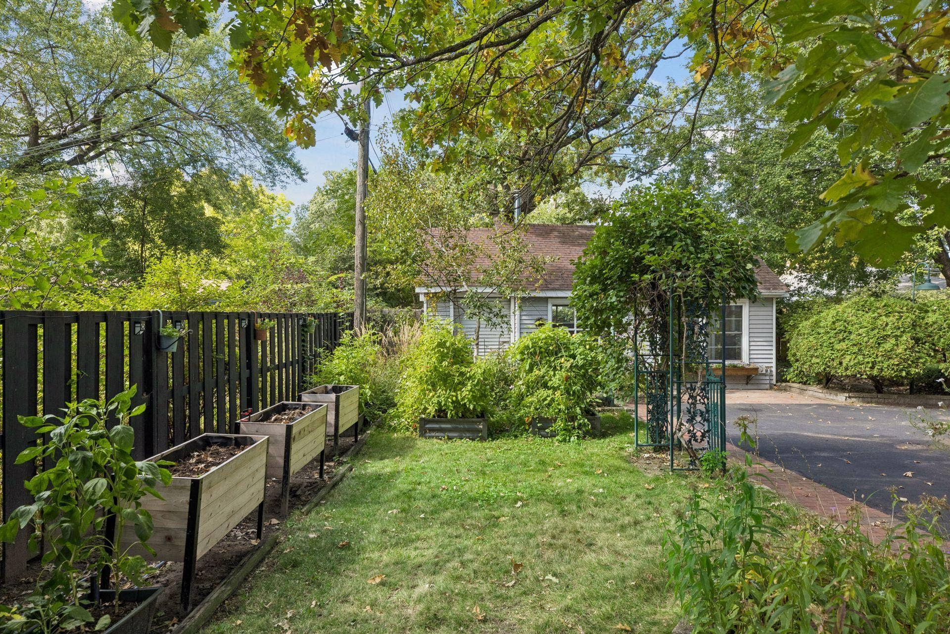 730 County Road B2 W, Roseville, MN 55113 Gardens!