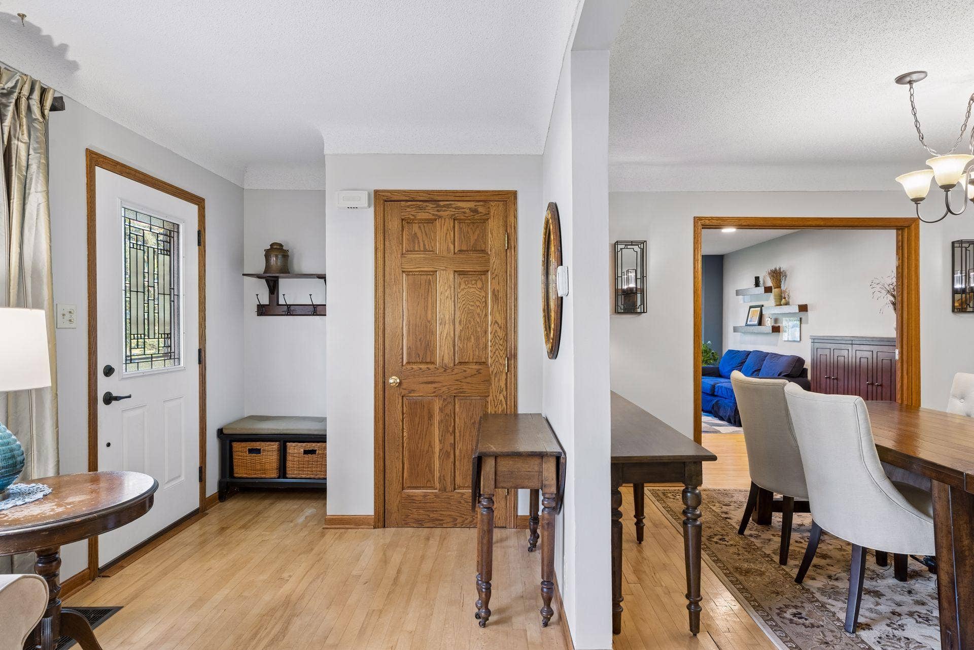 730 County Road B2 W, Roseville, MN 55113 Foyer