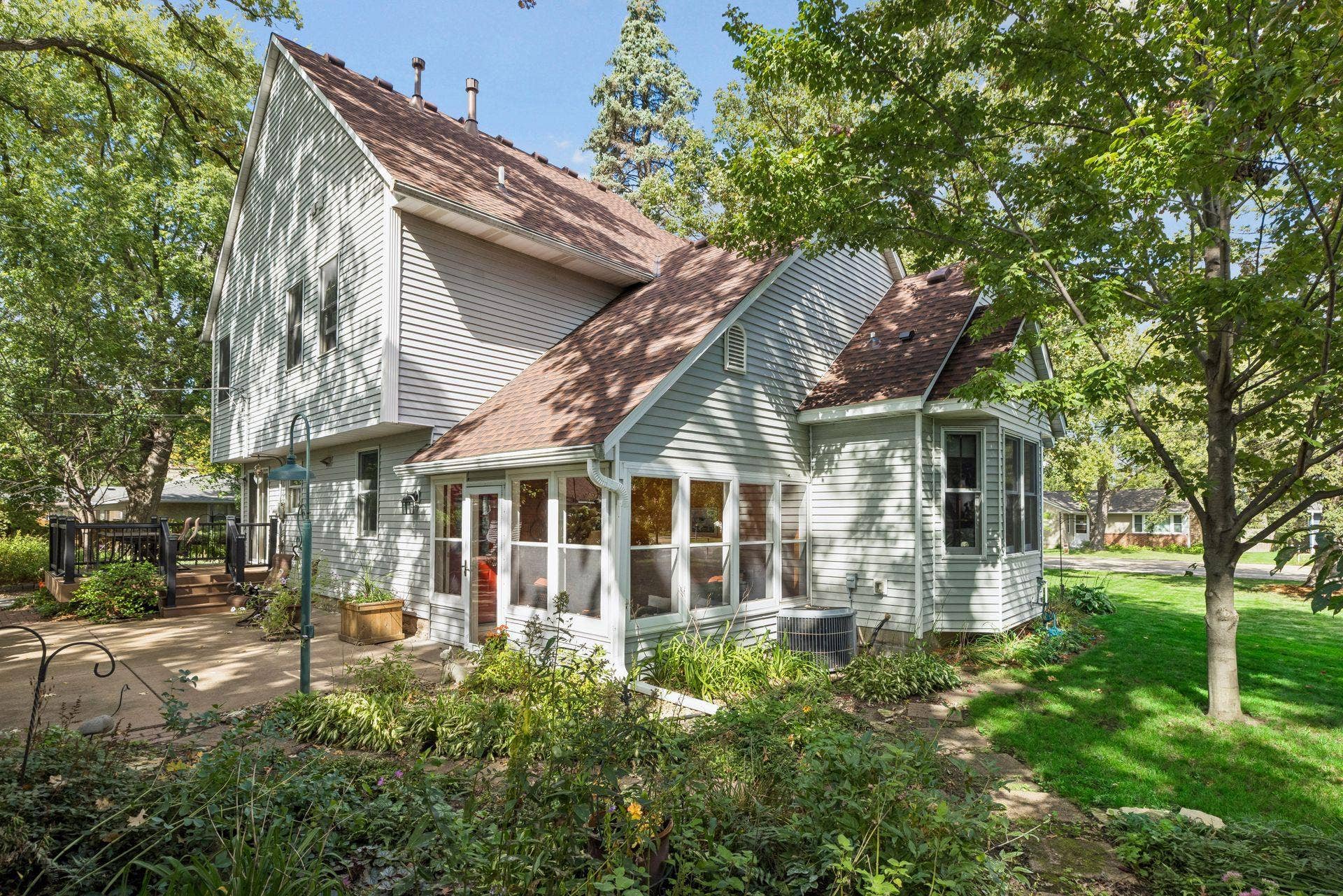 730 County Road B2 W, Roseville, MN 55113 730 County Road B2 W, Roseville, MN 55113